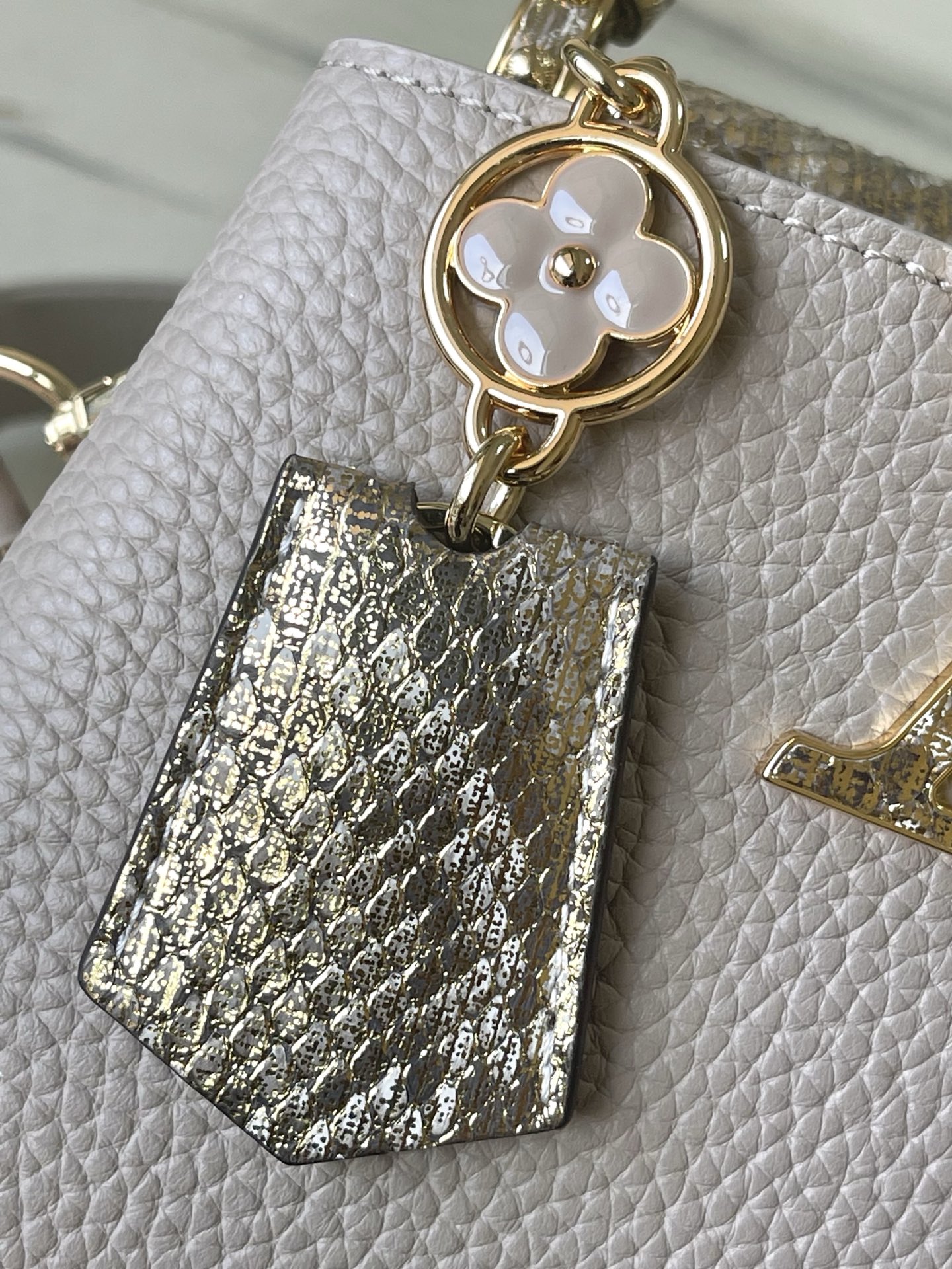 Louis Vuitton Basic Bag M-l-s