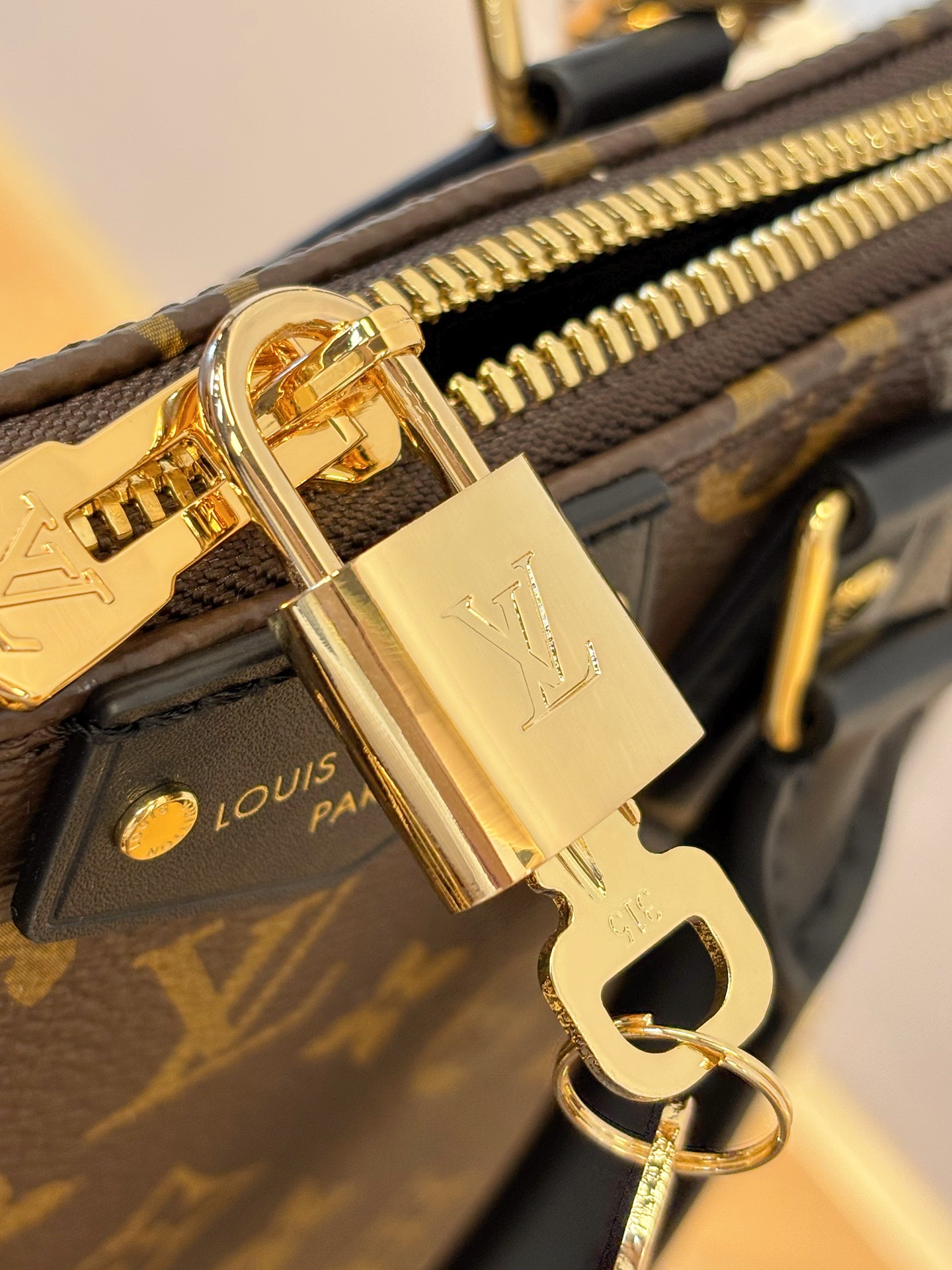 Louis Vuitton Basic Bag Cow Leather 31cm-m-l-s