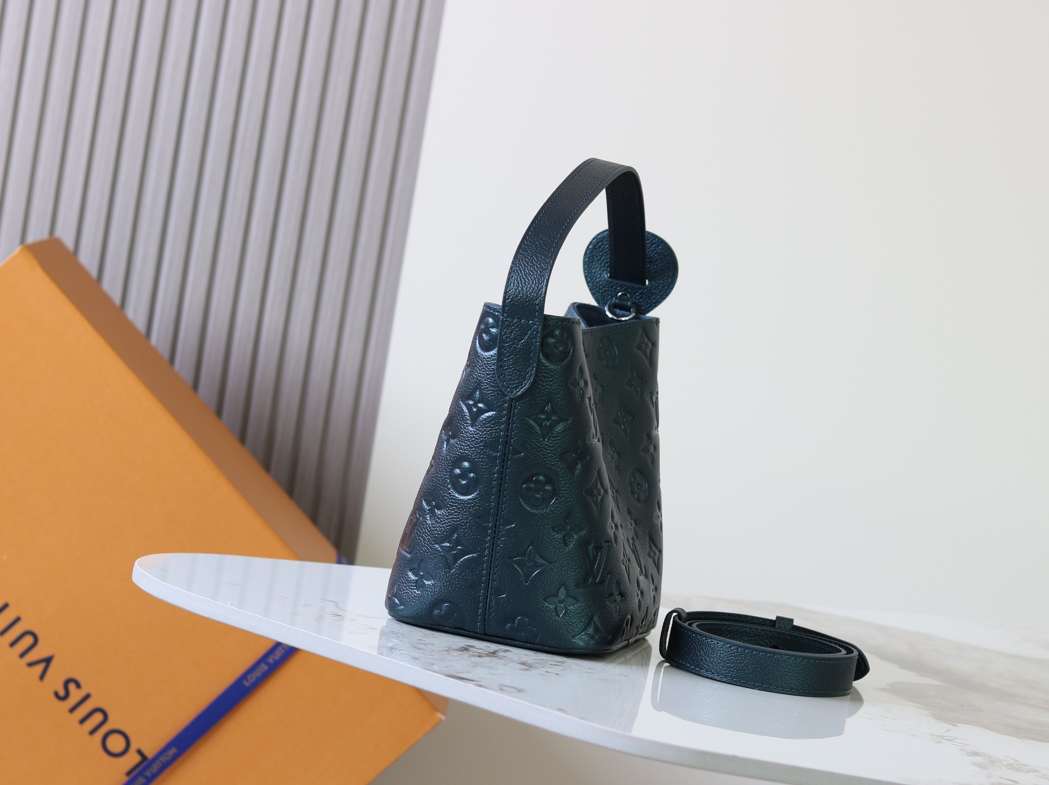 Louis Vuitton Bucket Bag M-l