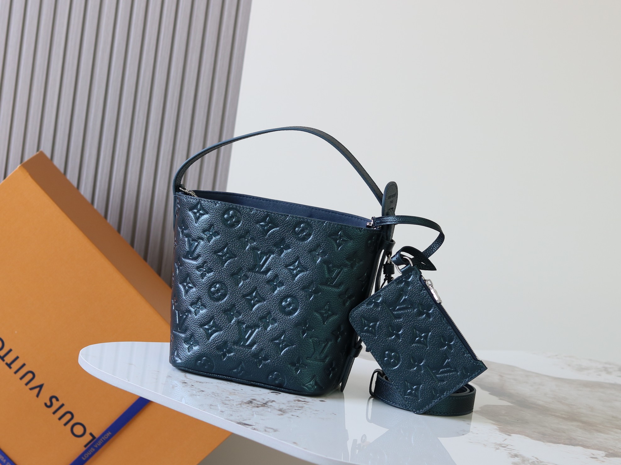 Louis Vuitton Bucket Bag M-l