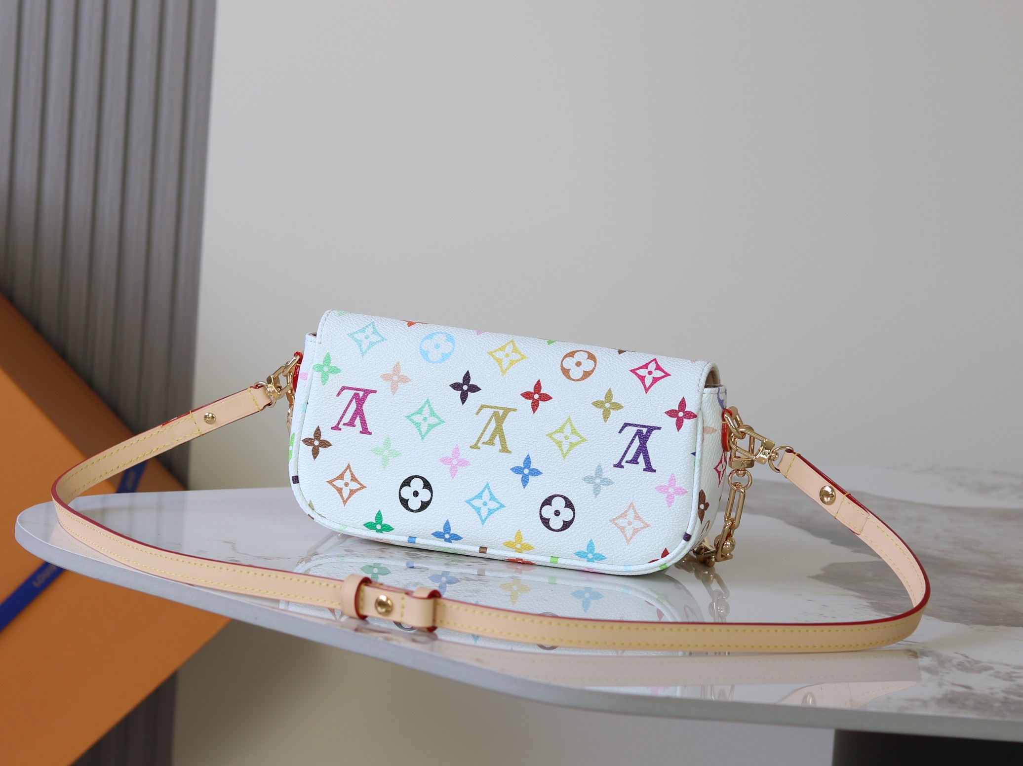 Louis Vuitton Basic Bag Canvas M-l-s