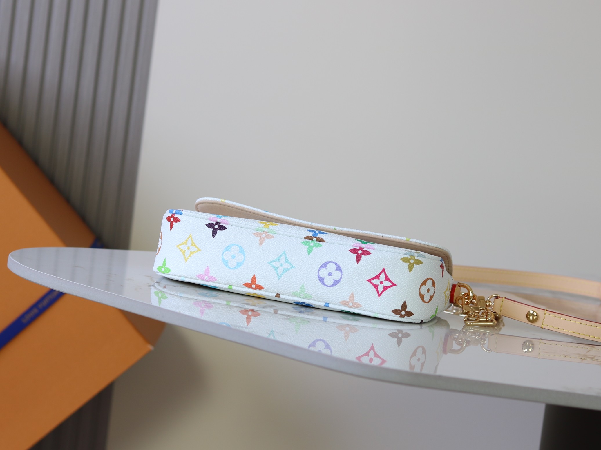 Louis Vuitton Basic Bag Canvas M-l-s