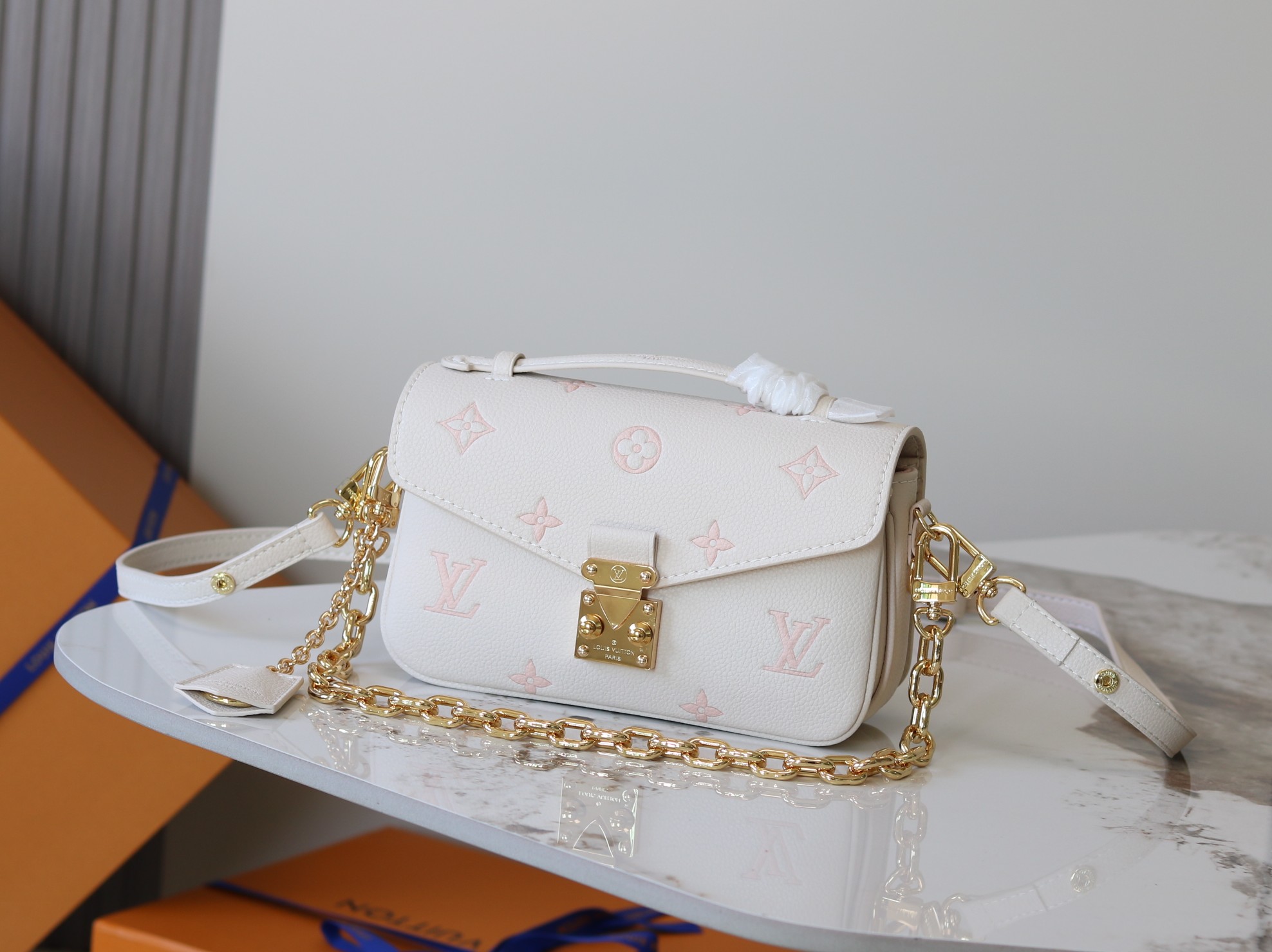 Louis Vuitton Basic Bag Pink M-l-s