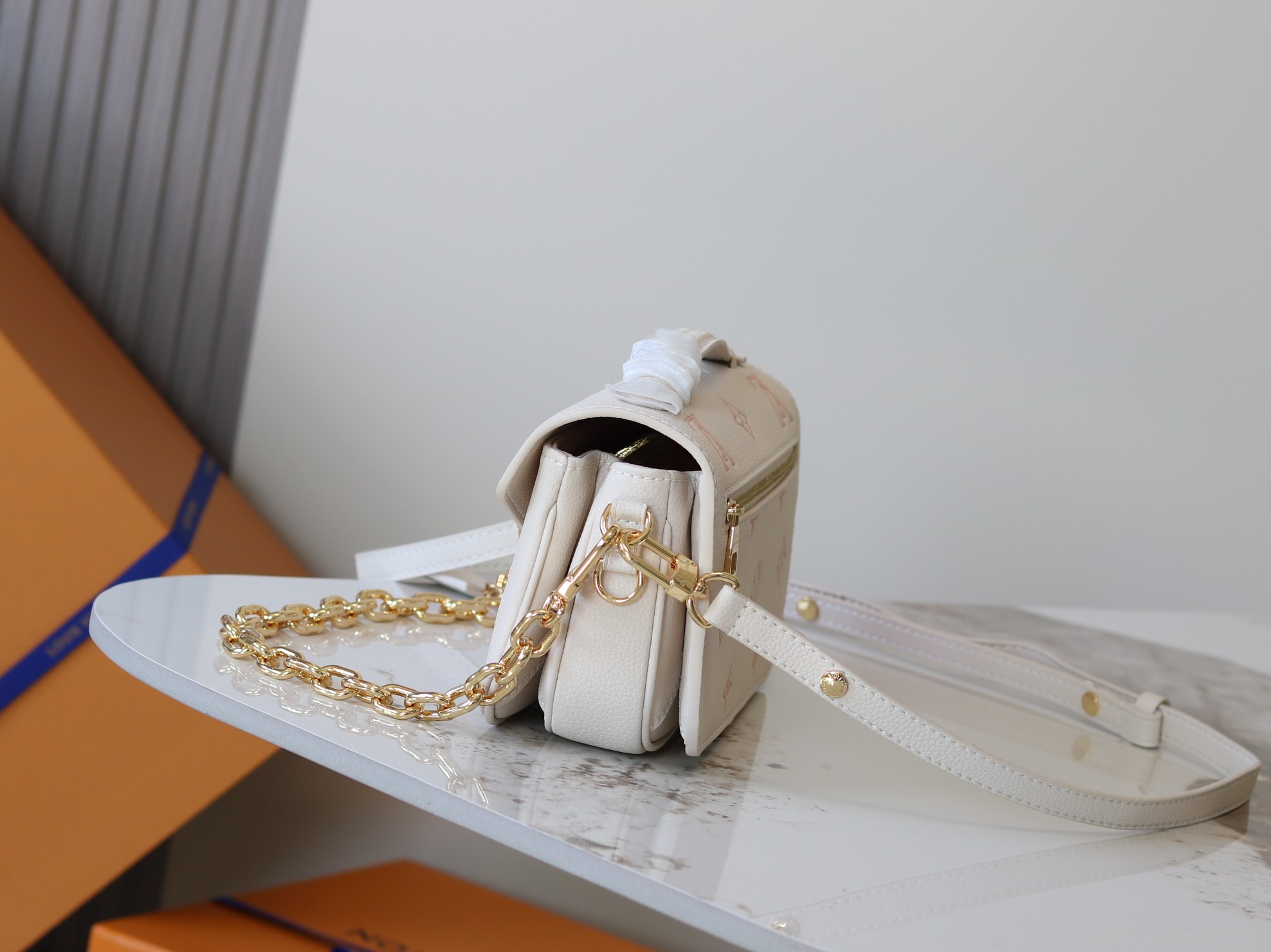 Louis Vuitton Basic Bag Pink M-l-s