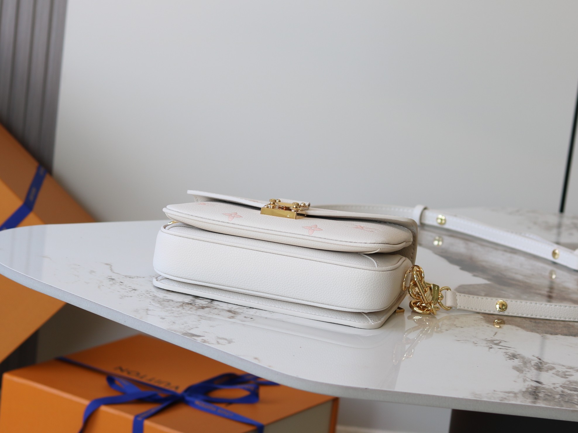 Louis Vuitton Basic Bag Pink M-l-s