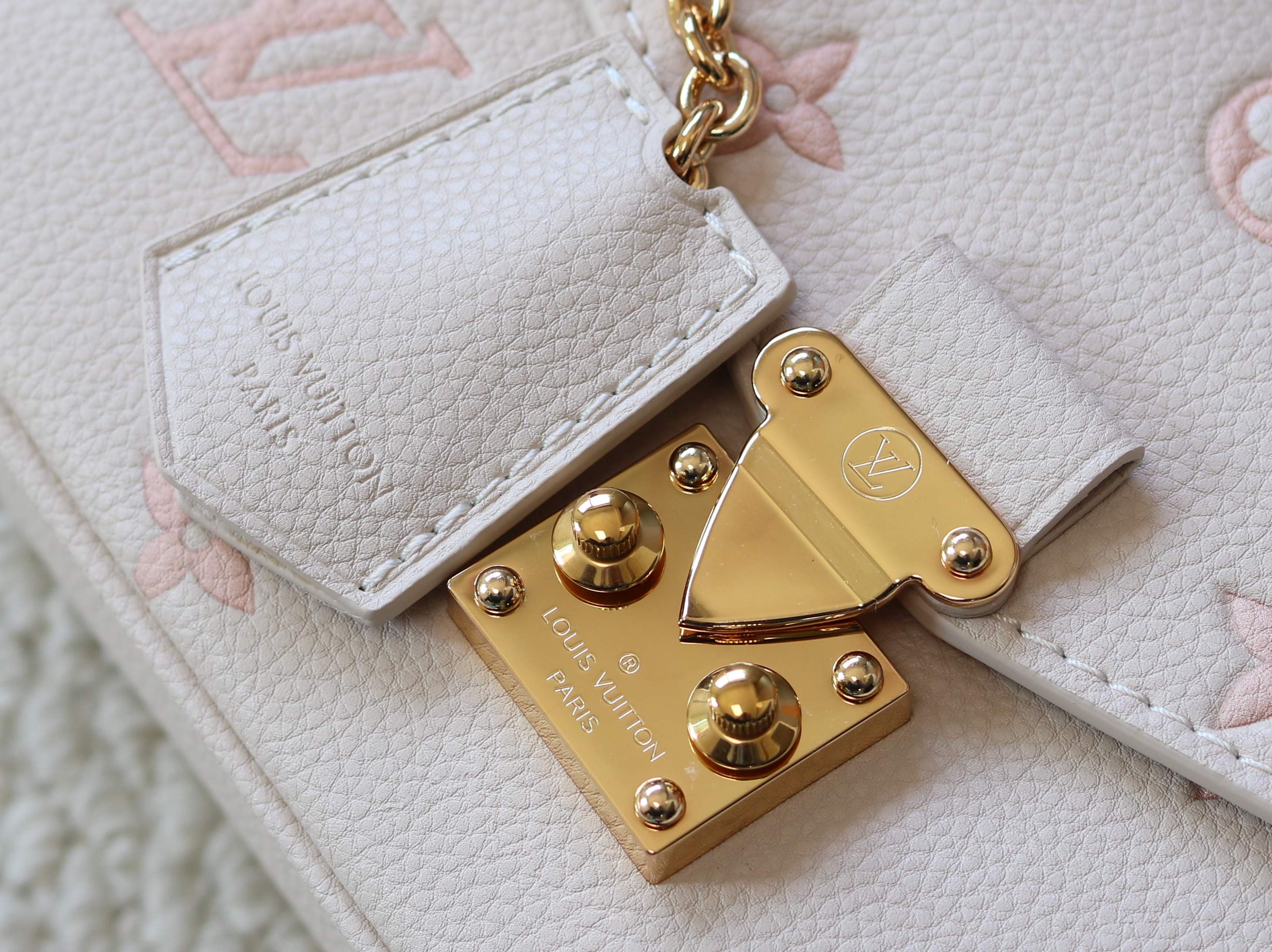 Louis Vuitton Basic Bag Pink M-l-s