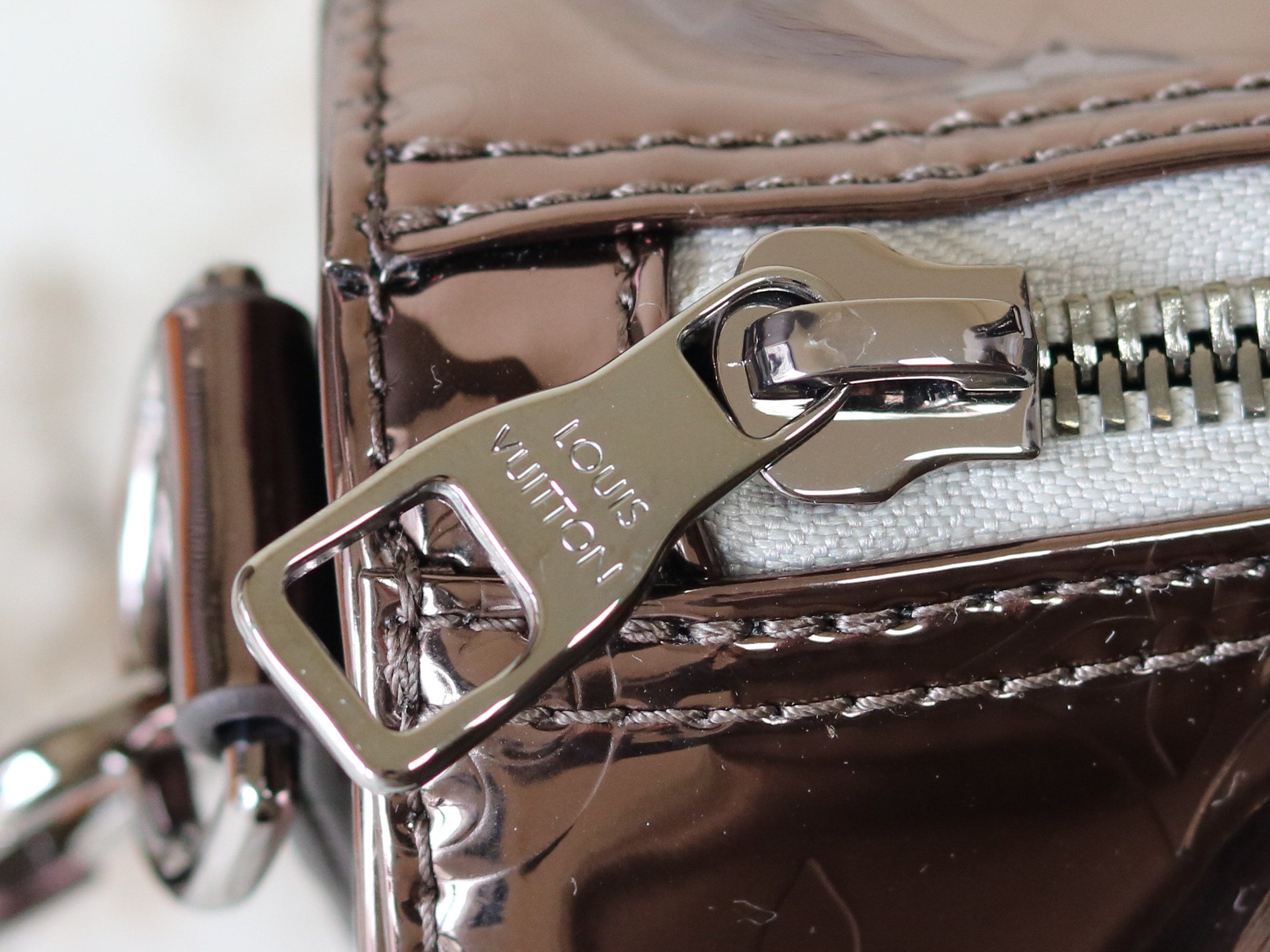 Louis Vuitton Basic Bag Canvas M-l