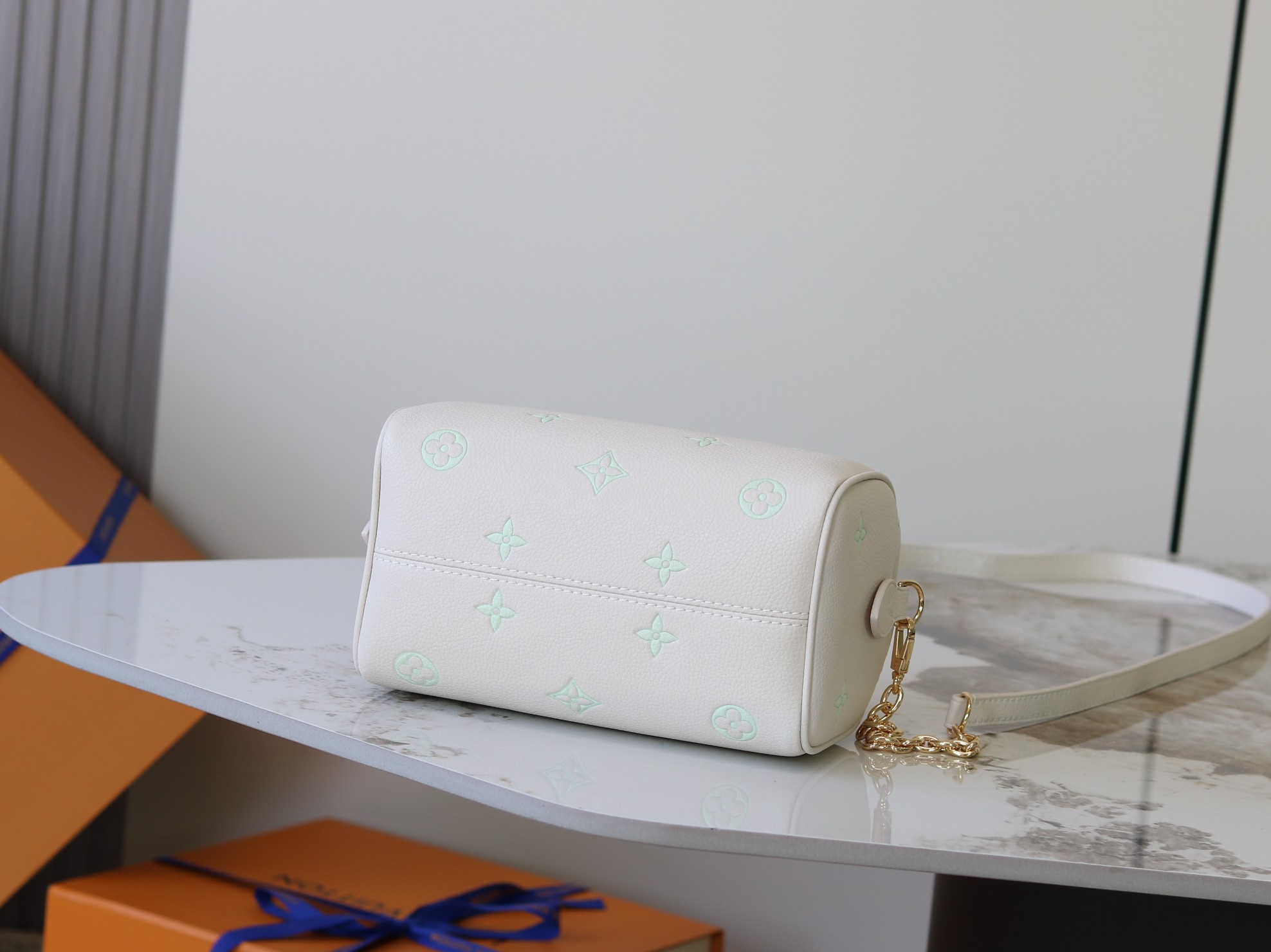 Louis Vuitton Basic Bag M-l-s