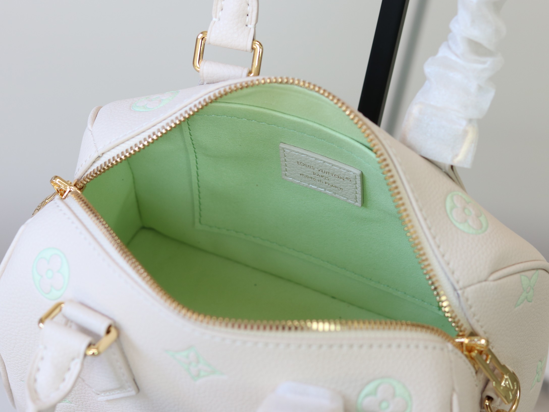 Louis Vuitton Basic Bag M-l-s