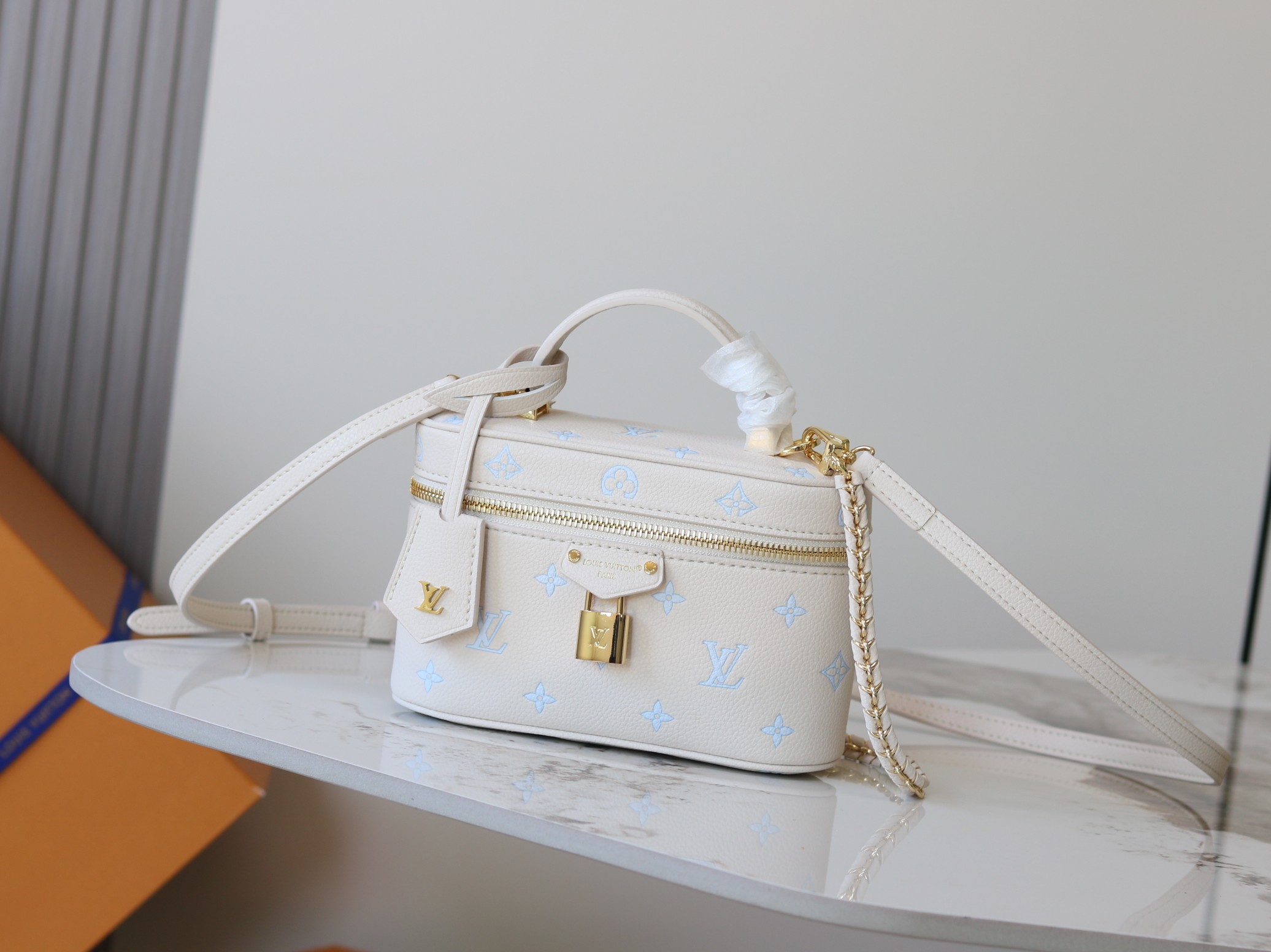 Louis Vuitton Basic Bag M-l