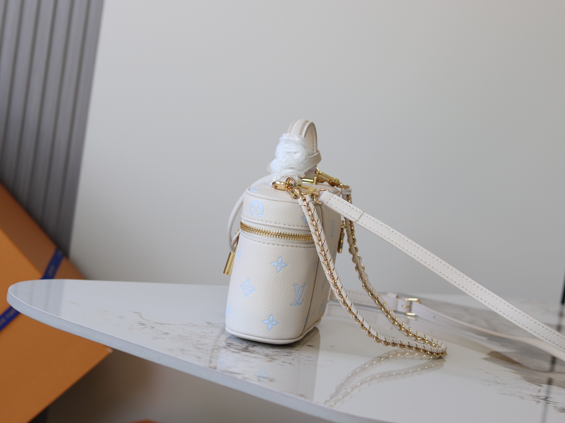 Louis Vuitton Basic Bag M-l