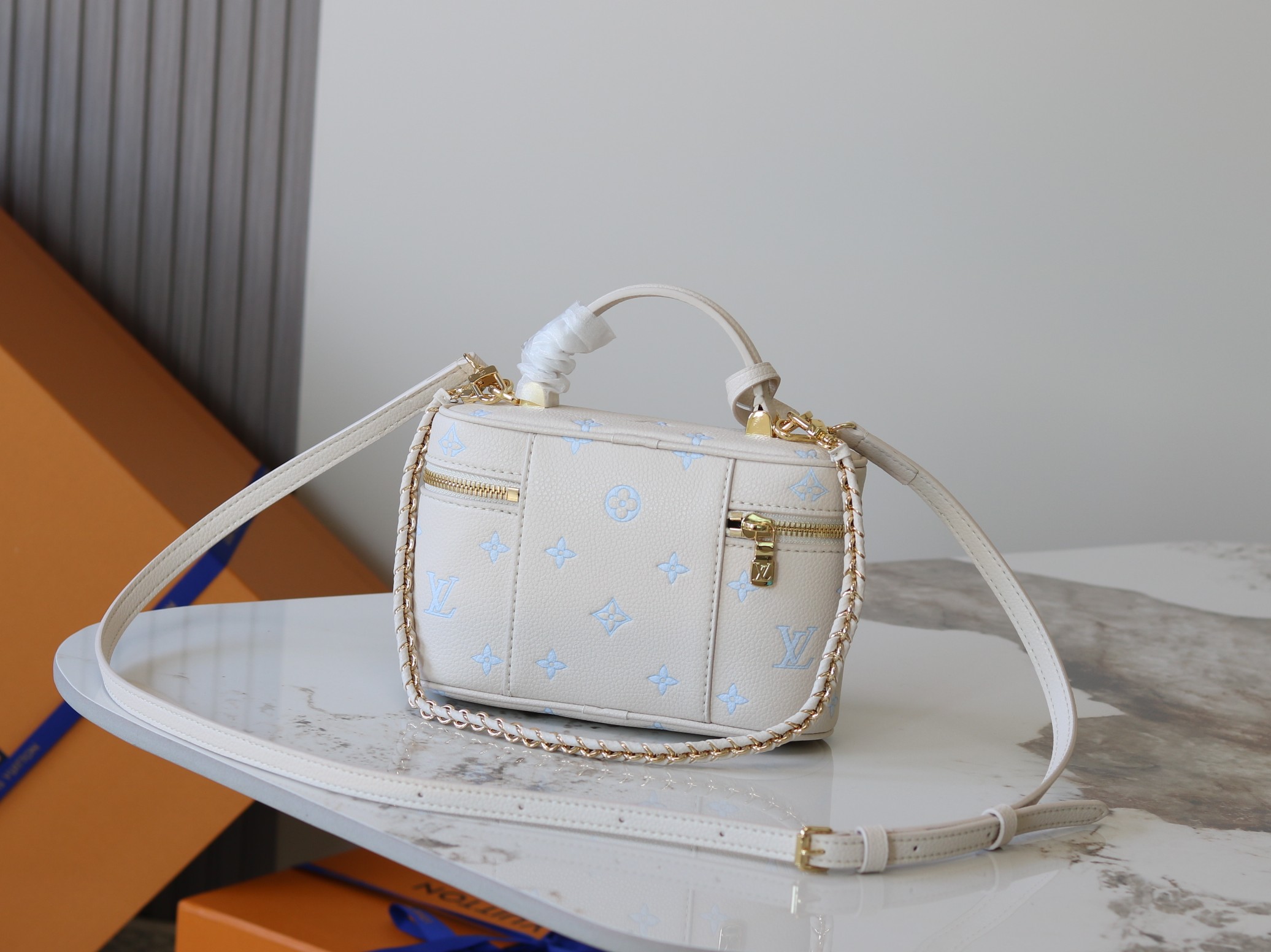 Louis Vuitton Basic Bag M-l