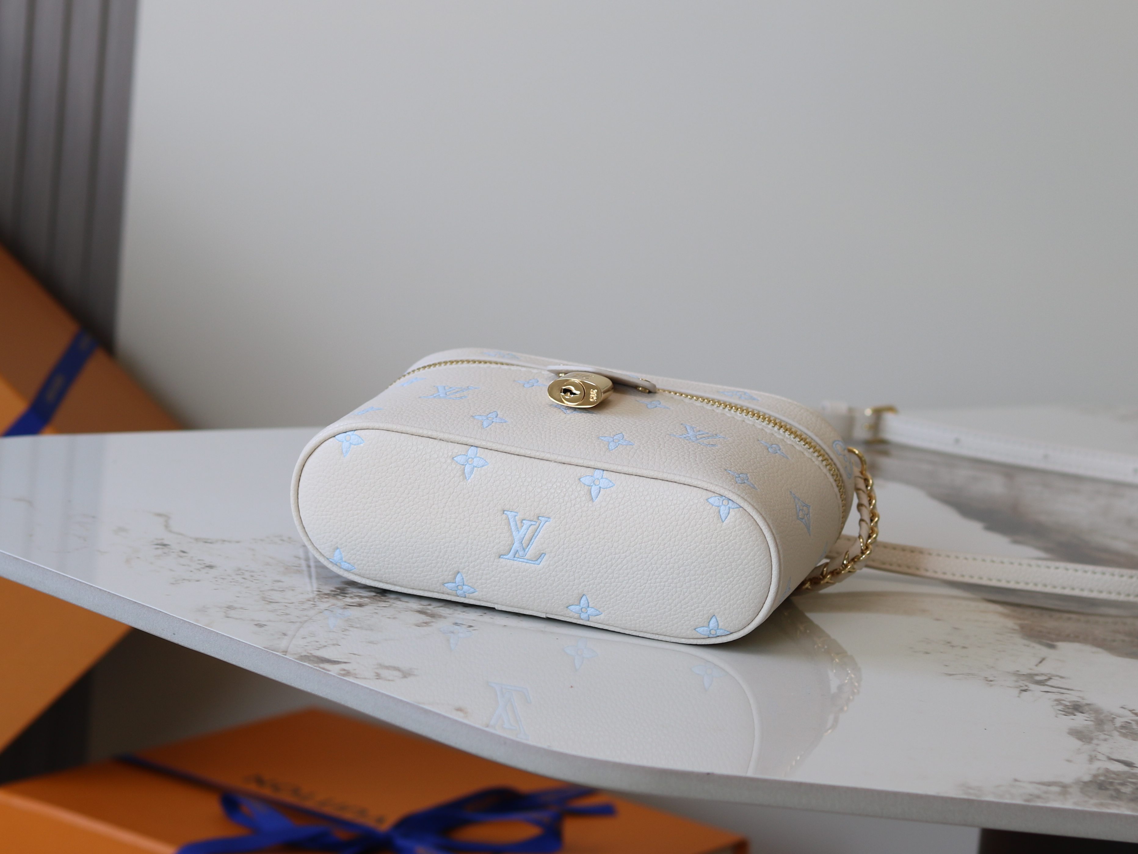 Louis Vuitton Basic Bag M-l