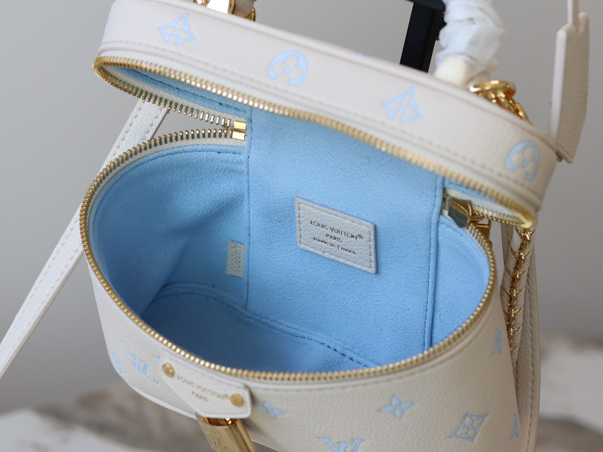 Louis Vuitton Basic Bag M-l