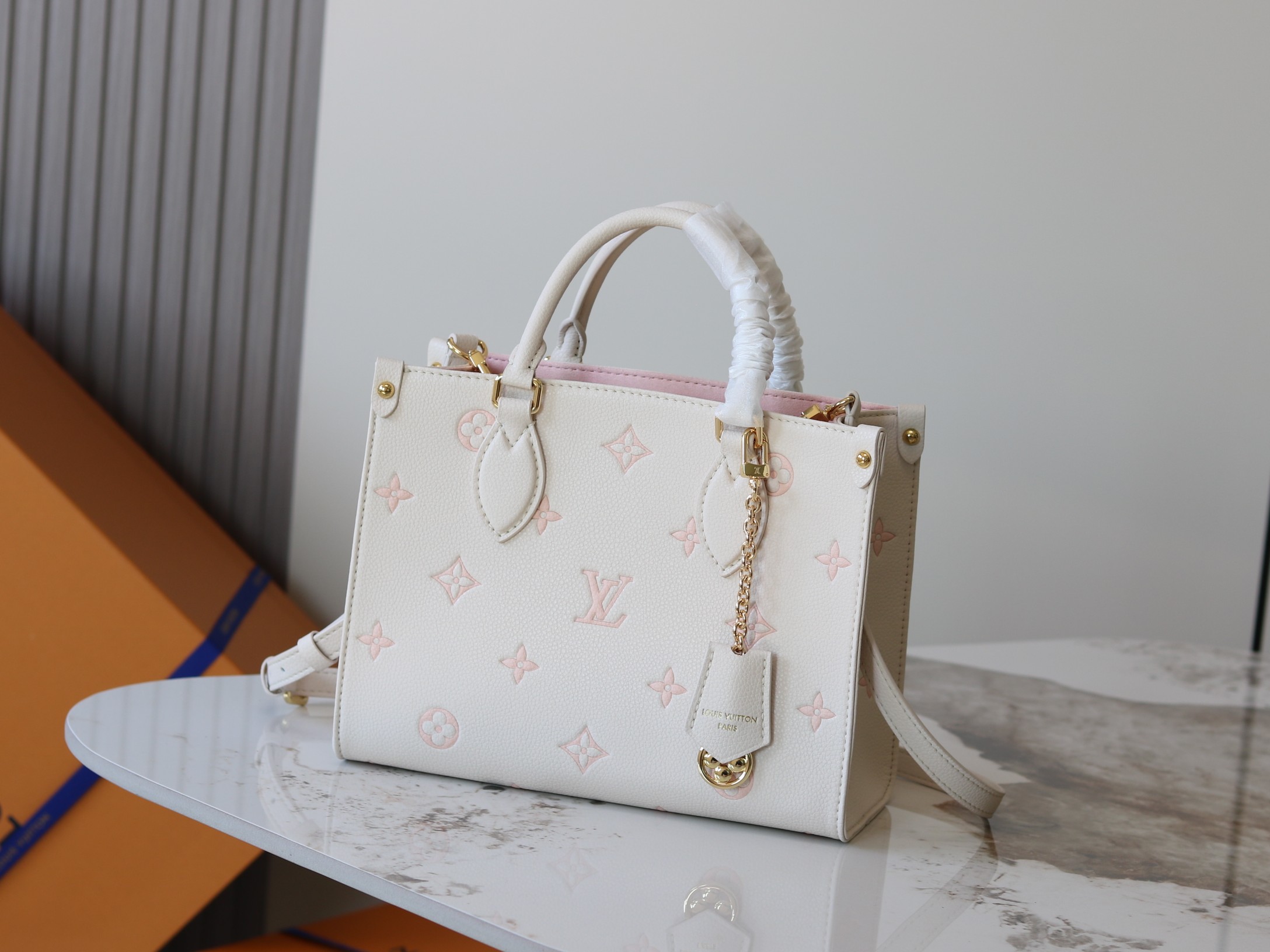 Louis Vuitton Basic Bag White M