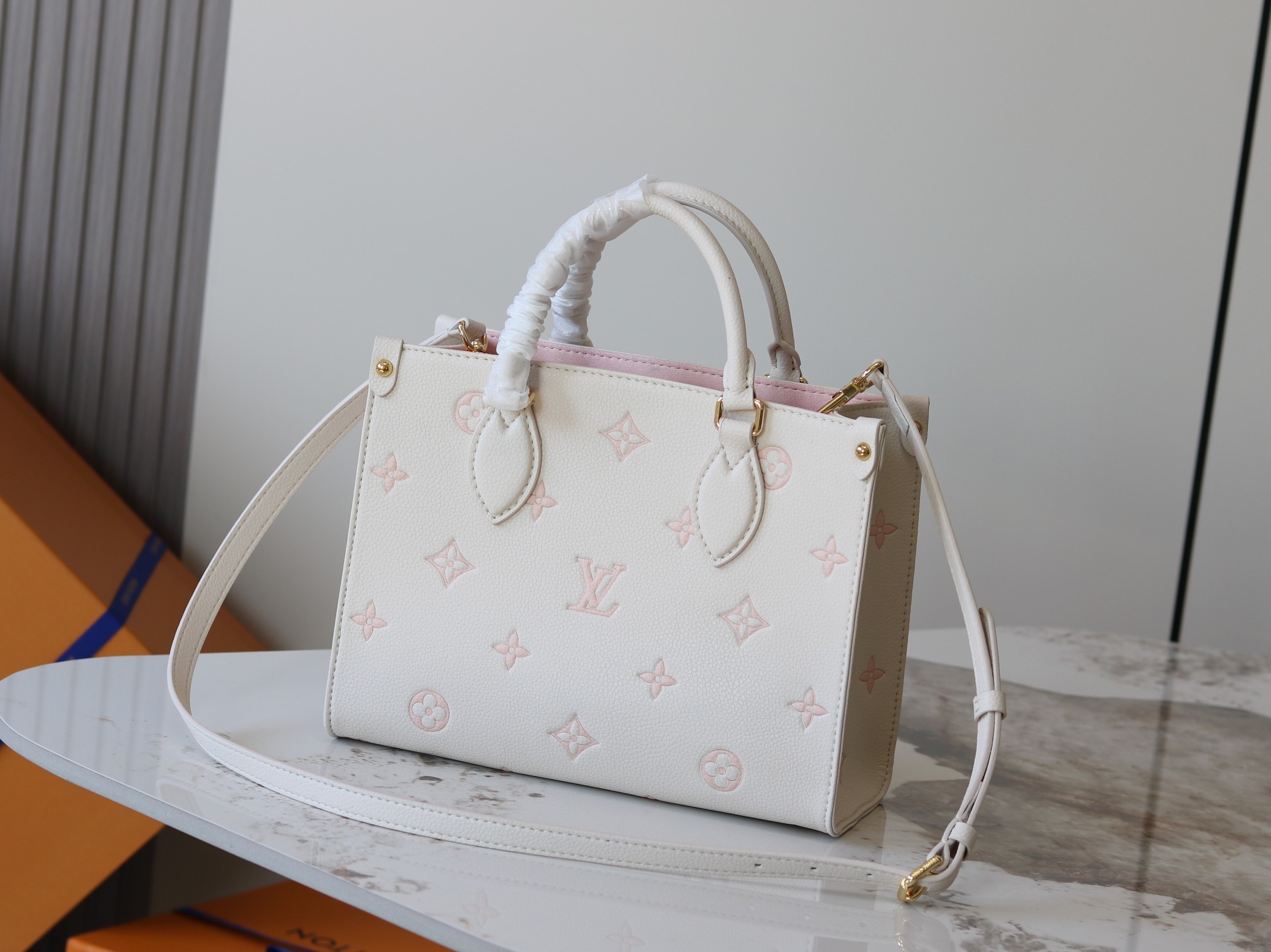 Louis Vuitton Basic Bag White M