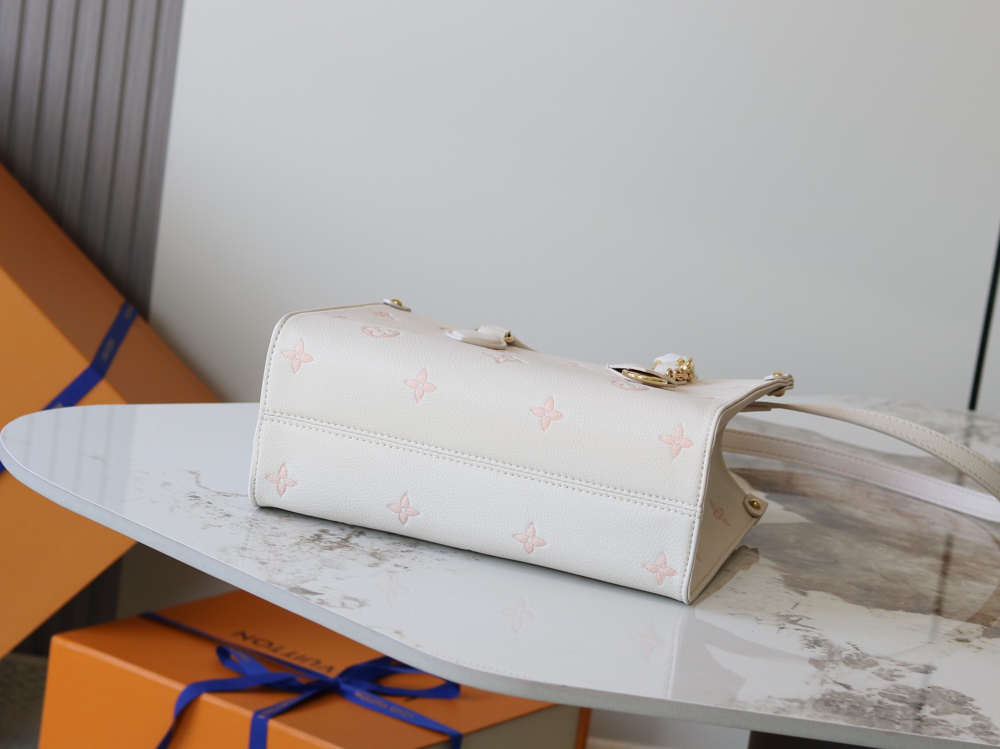 Louis Vuitton Basic Bag White M