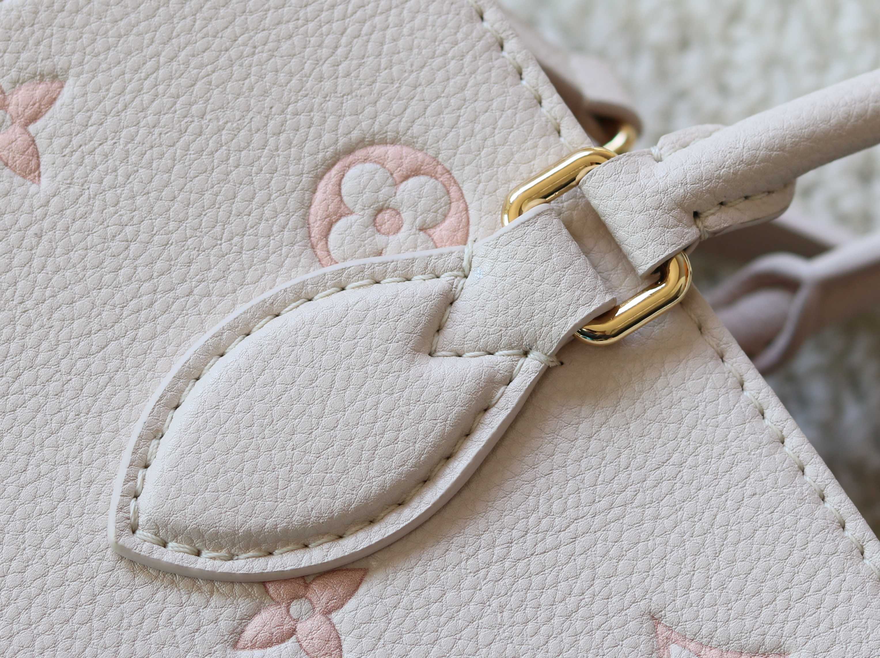 Louis Vuitton Basic Bag White M