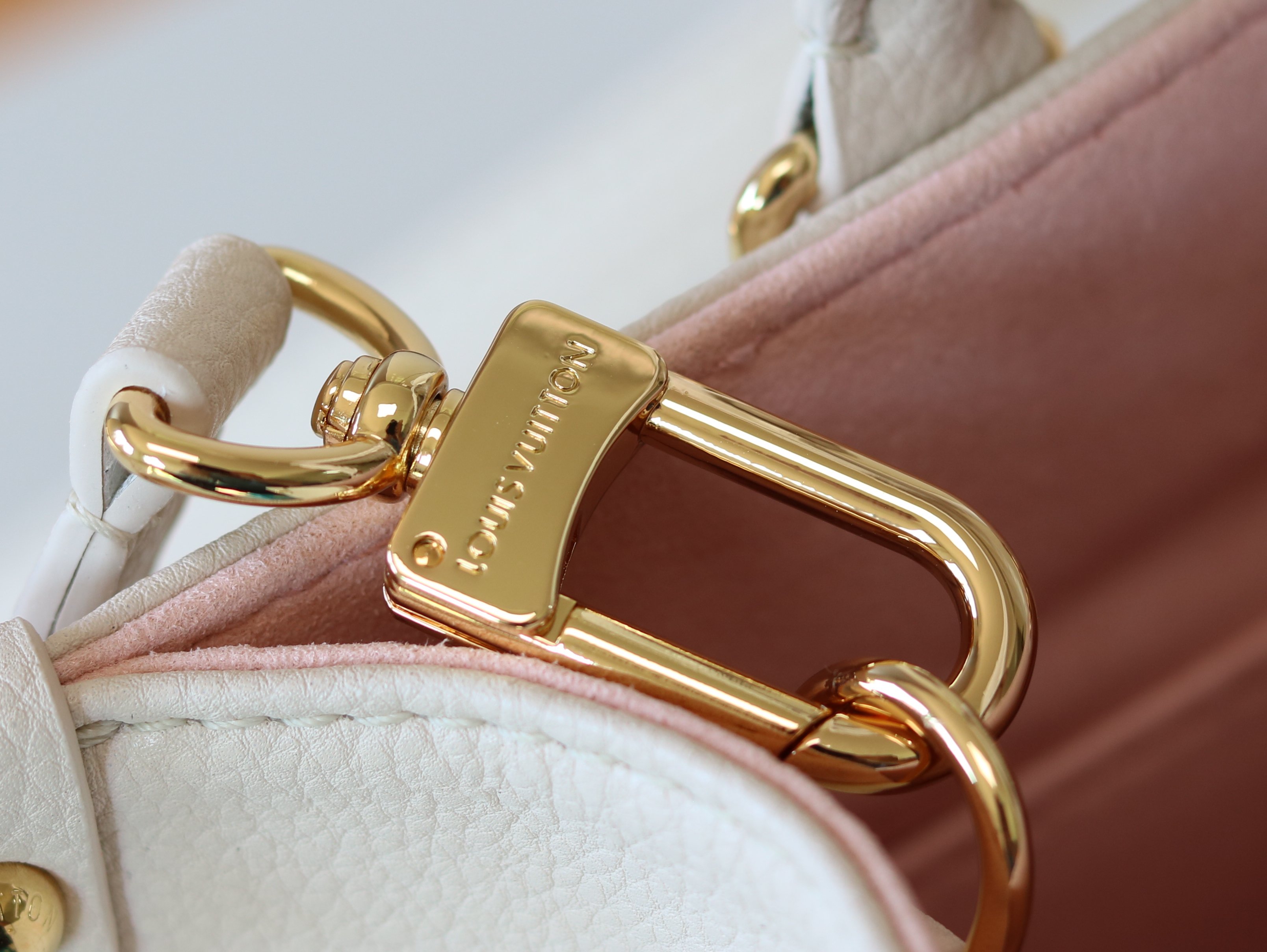 Louis Vuitton Basic Bag White M