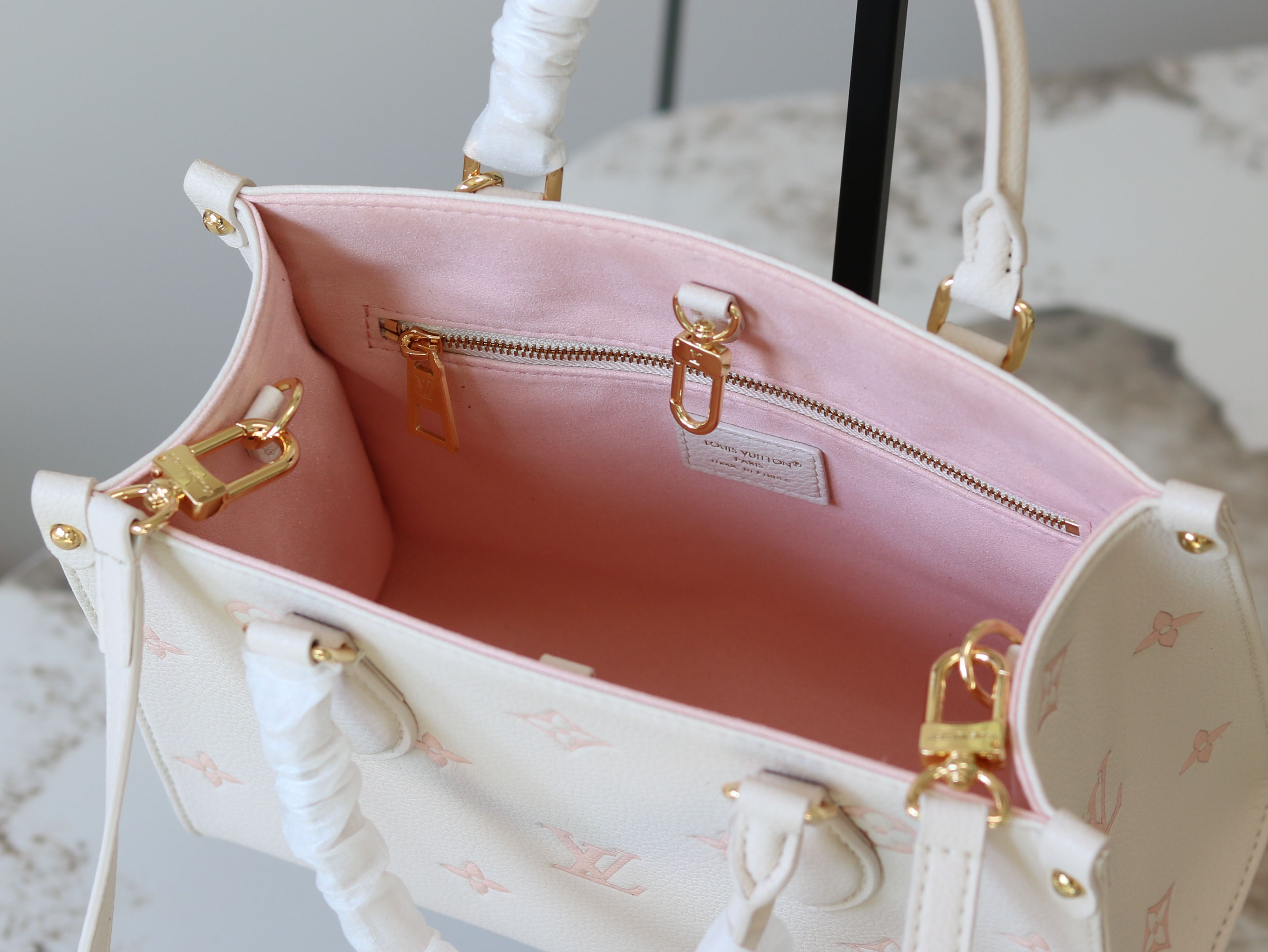 Louis Vuitton Basic Bag White M