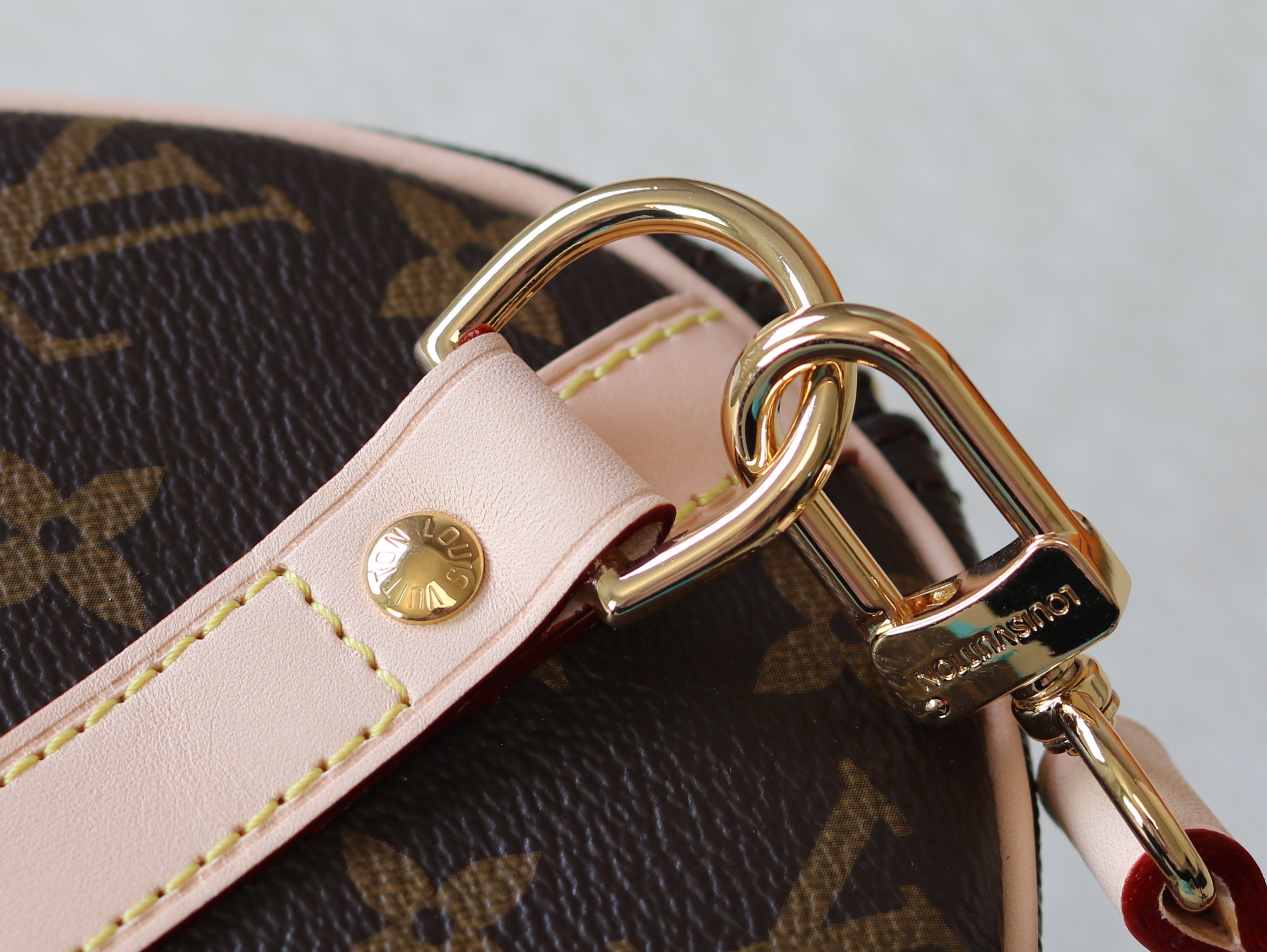 Louis Vuitton Basic Bag Canvas M-l-s