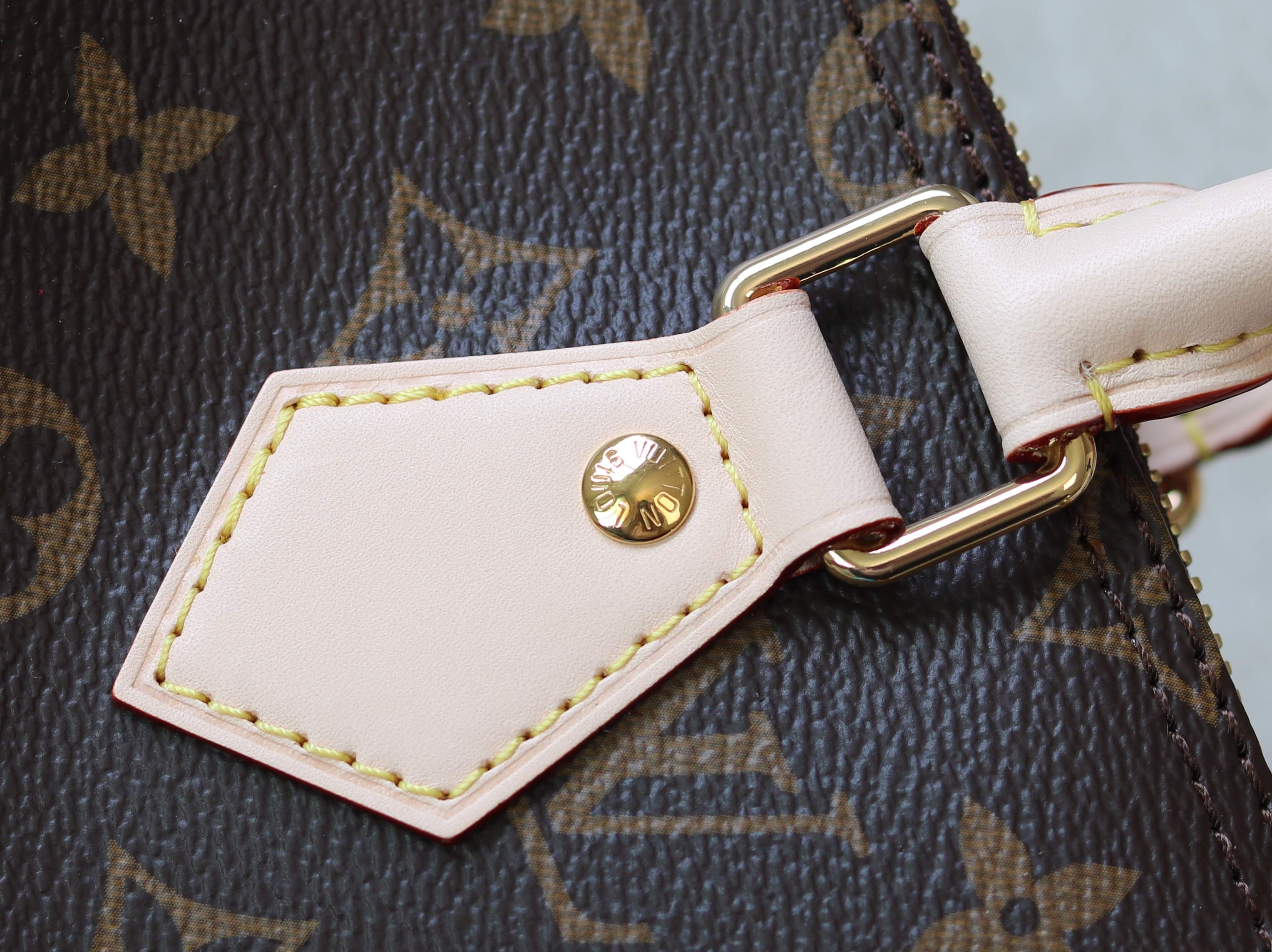 Louis Vuitton Basic Bag Canvas M-l-s