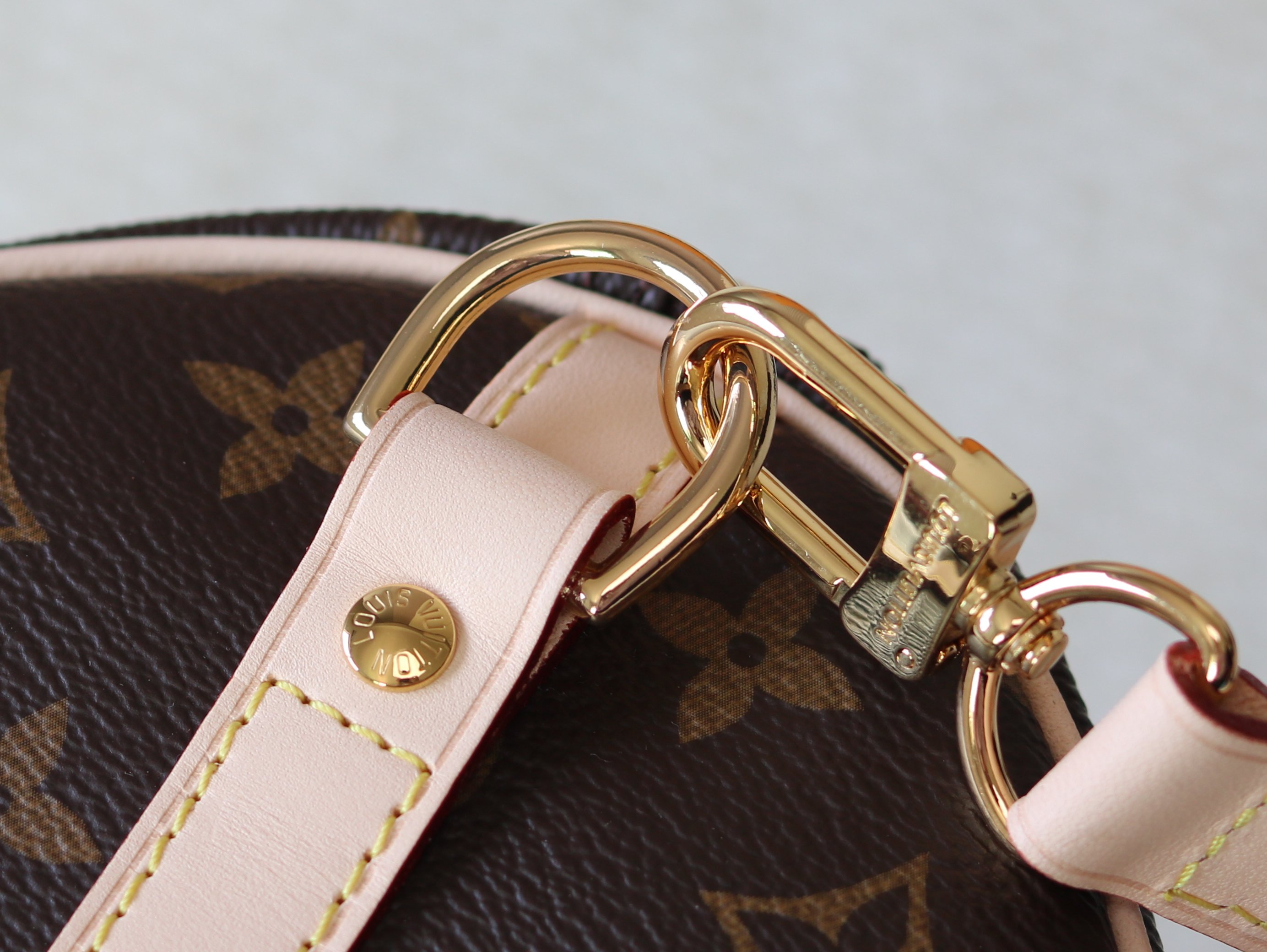 Louis Vuitton Basic Bag Canvas M-l-s