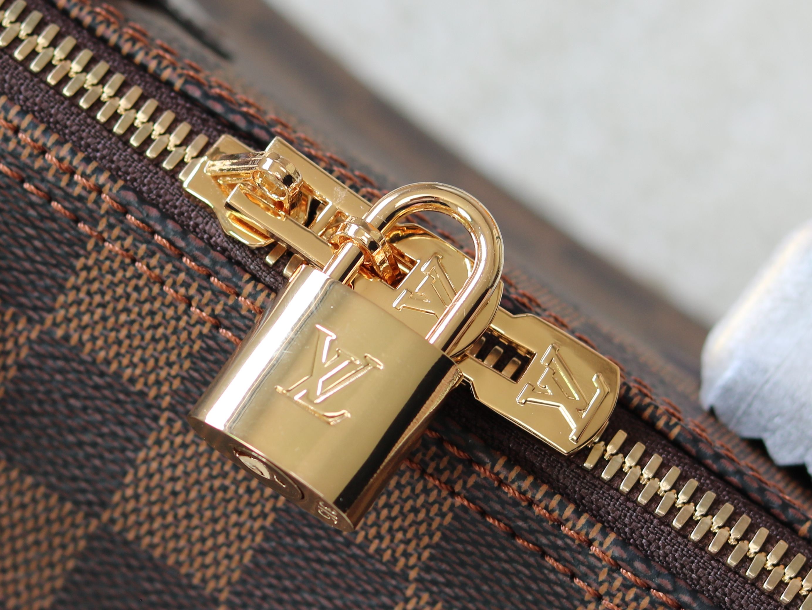 Louis Vuitton Basic Bag Canvas M-l-s