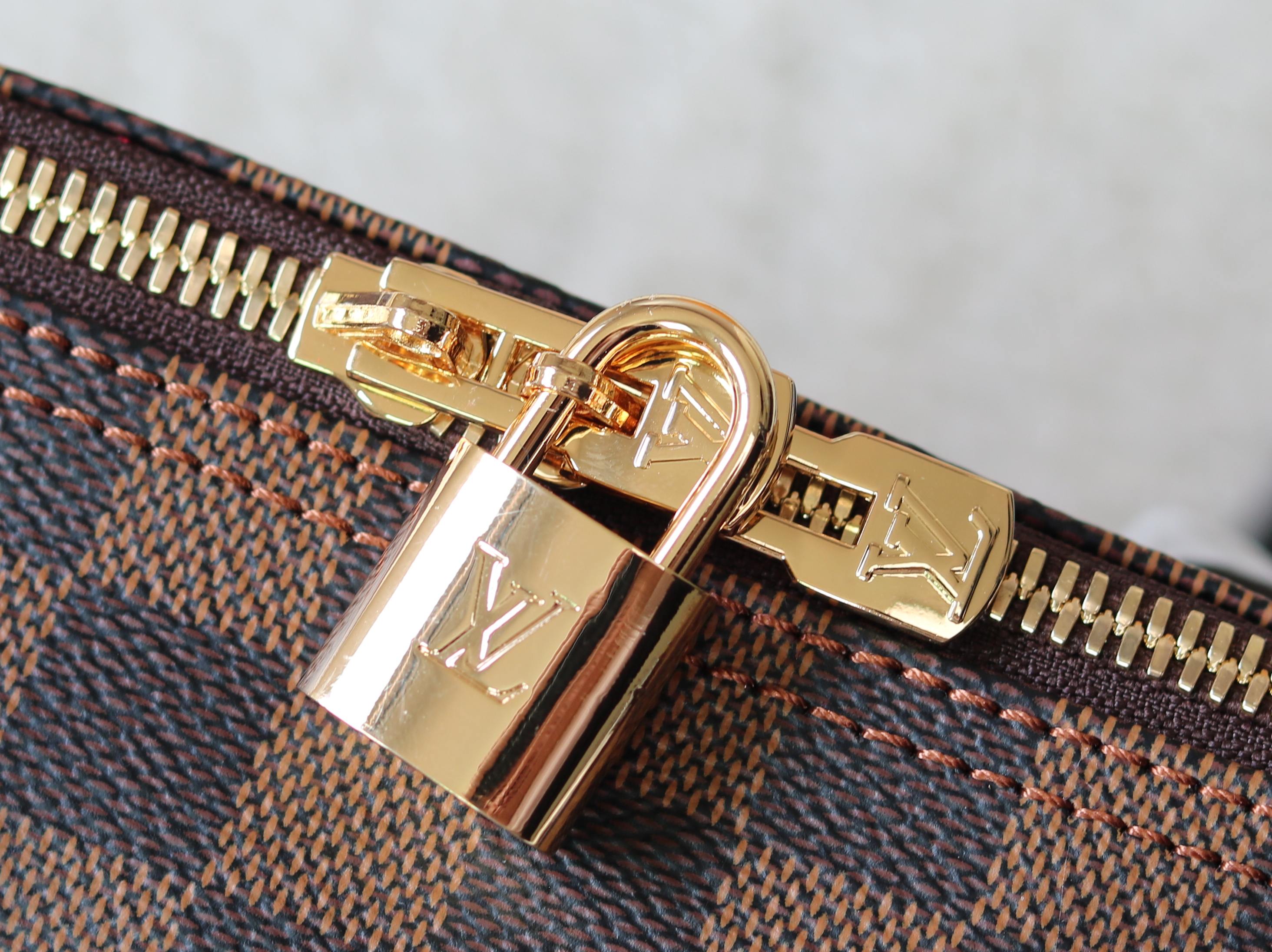 Louis Vuitton Basic Bag Canvas M-l-s