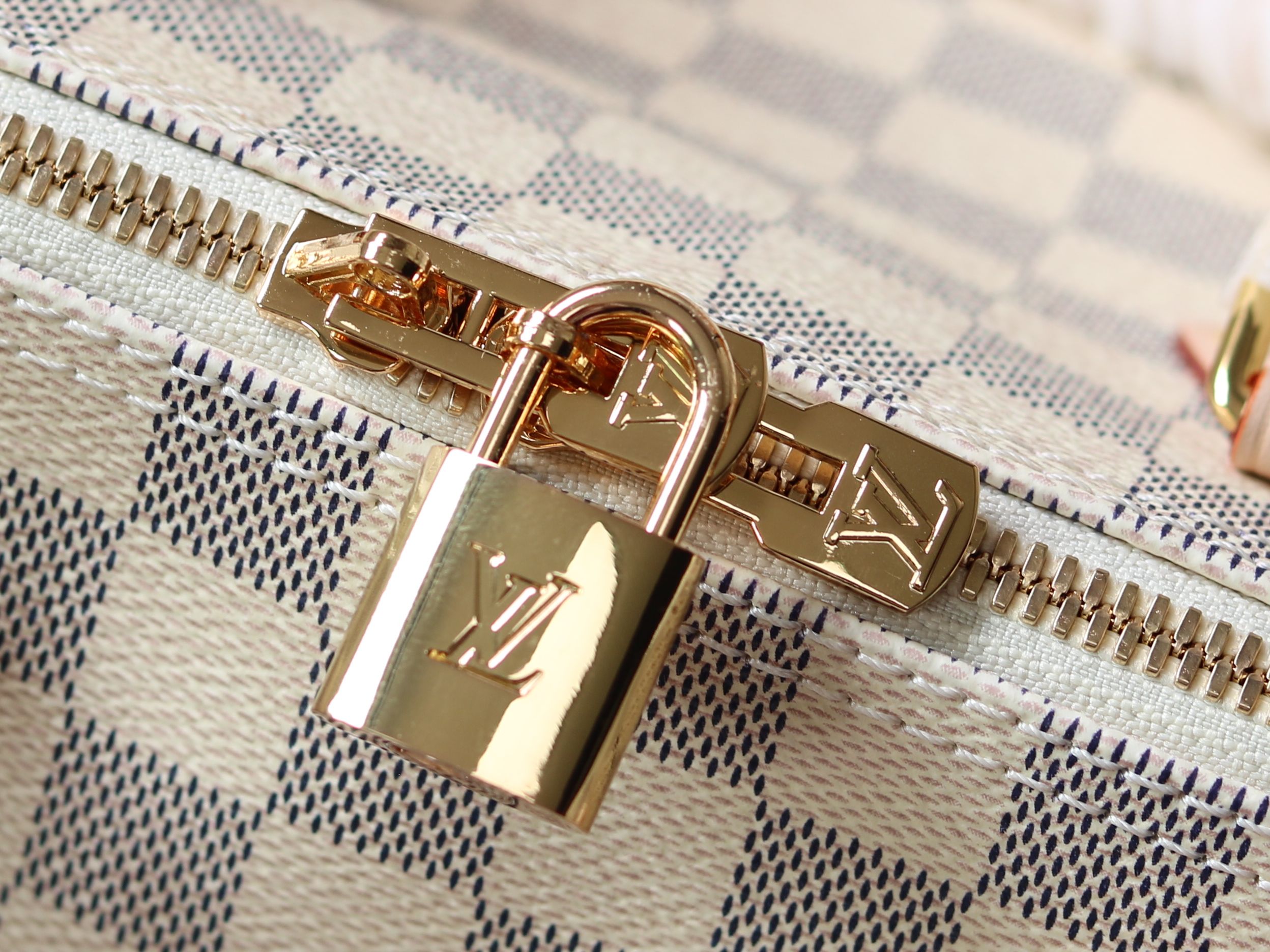 Louis Vuitton Basic Bag Canvas M-l-s