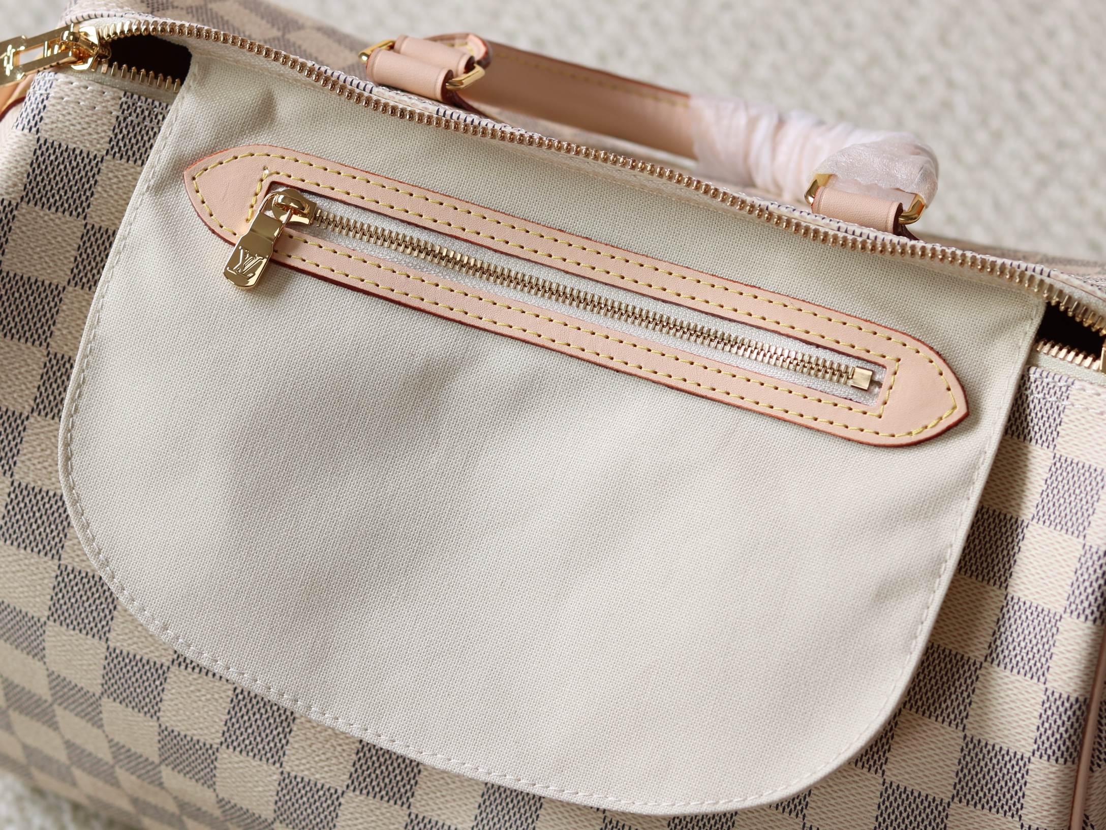 Louis Vuitton Basic Bag Canvas M-l-s