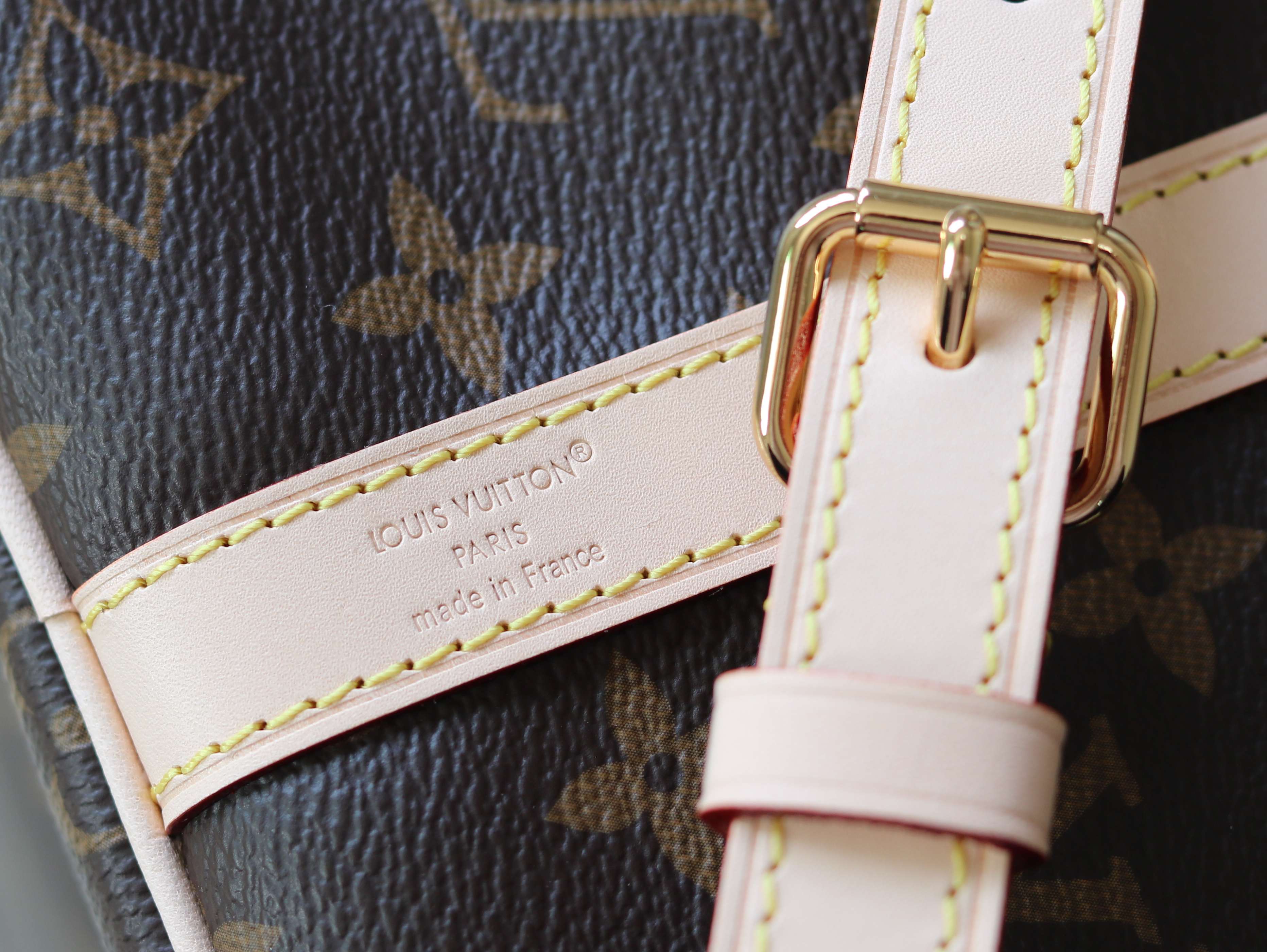 Louis Vuitton Basic Bag Canvas M-l-s