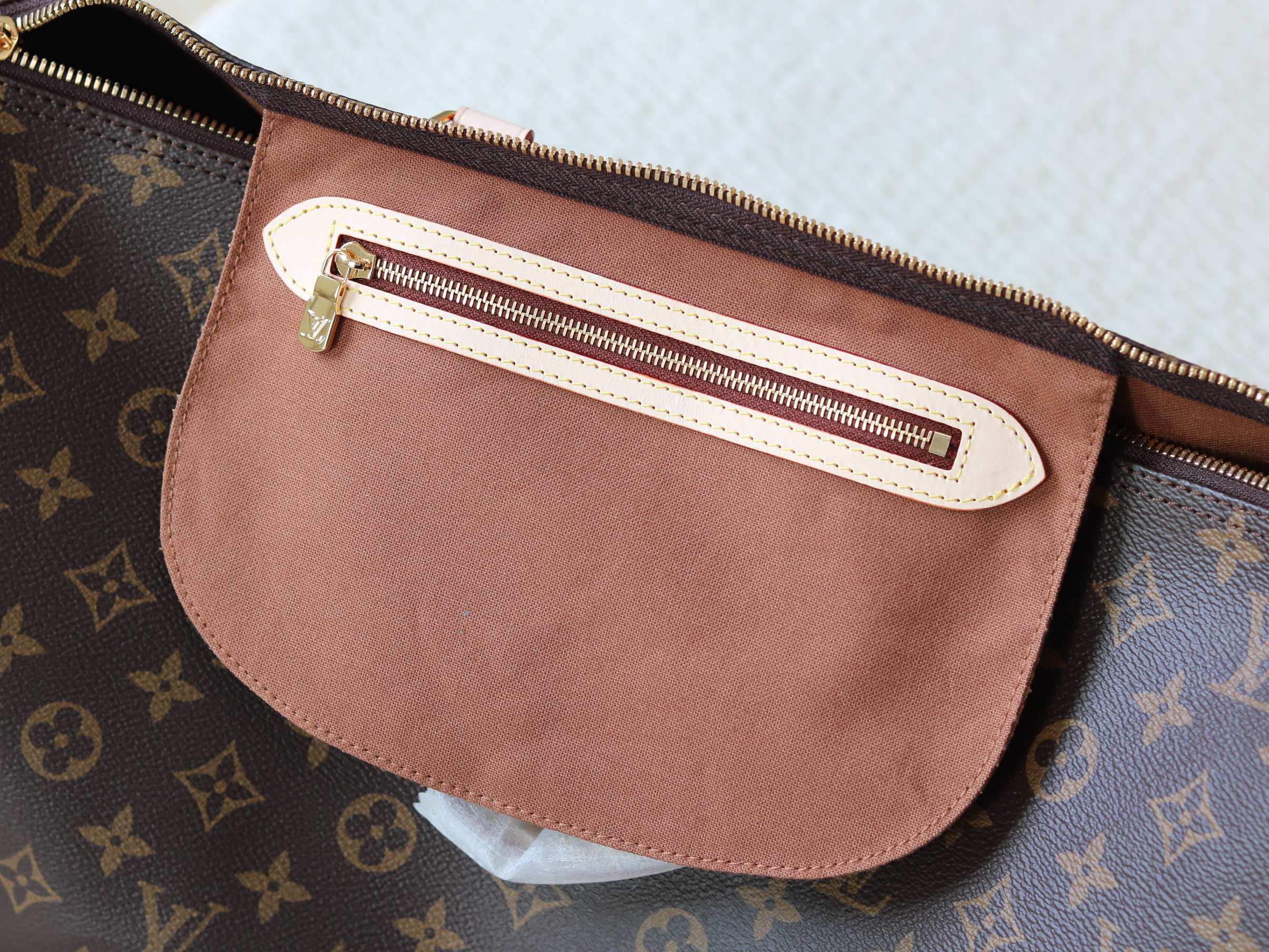 Louis Vuitton Basic Bag Canvas M-l-s