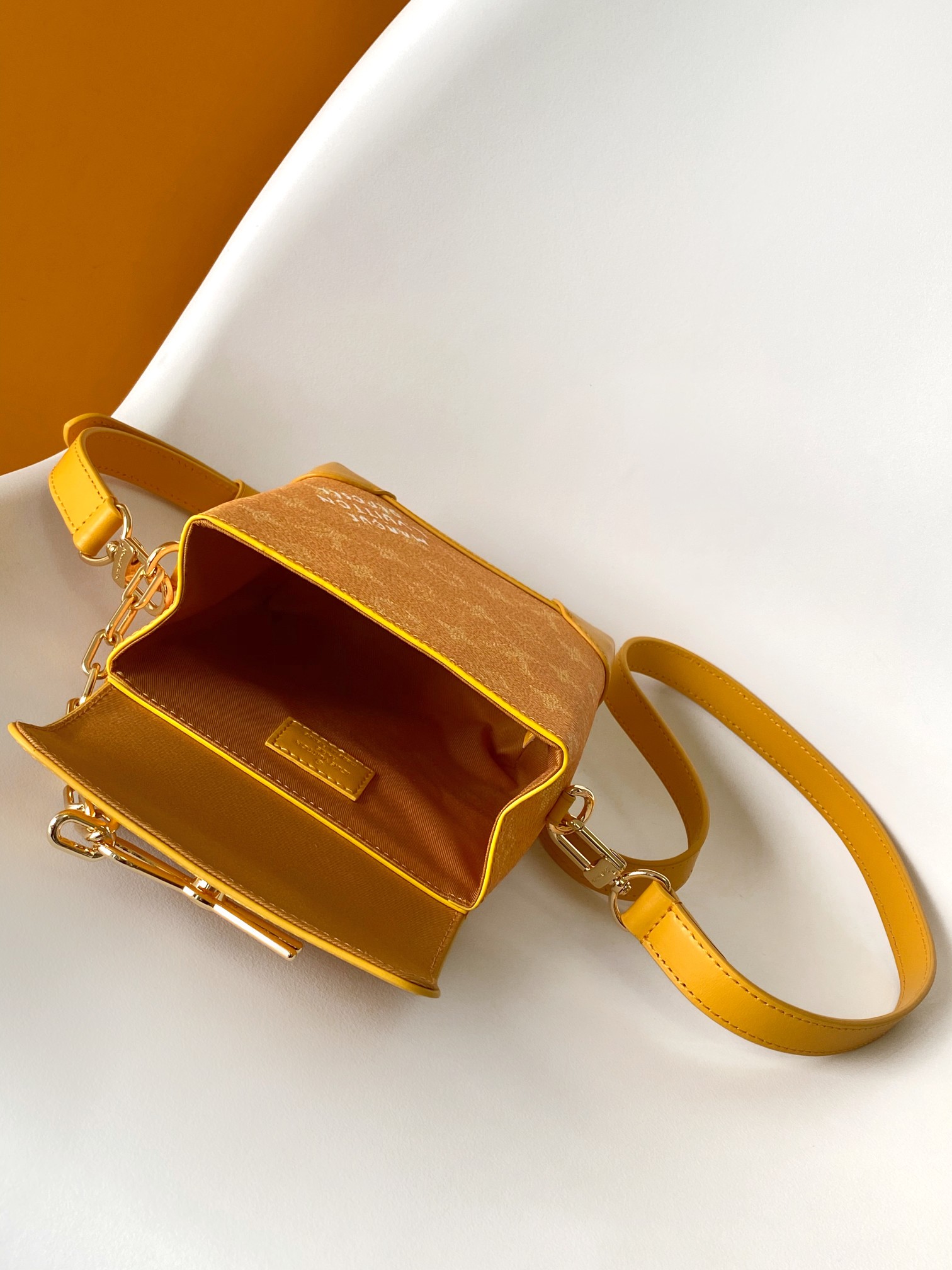 Louis Vuitton Basic Bag Canvas M-l-s