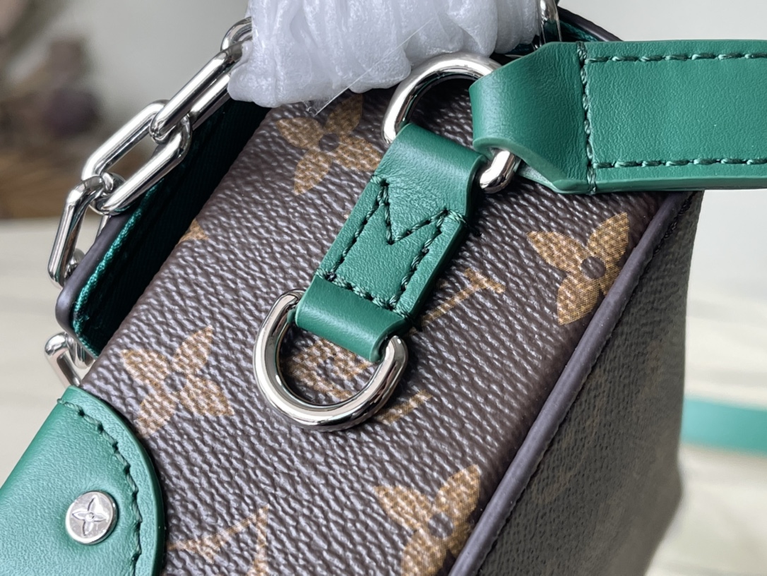 Louis Vuitton Basic Bag Canvas M-s