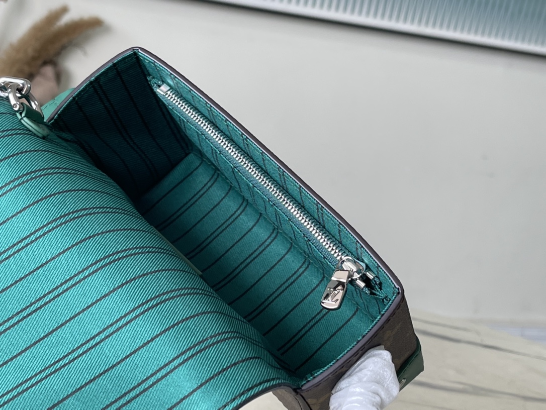 Louis Vuitton Basic Bag Canvas M-s