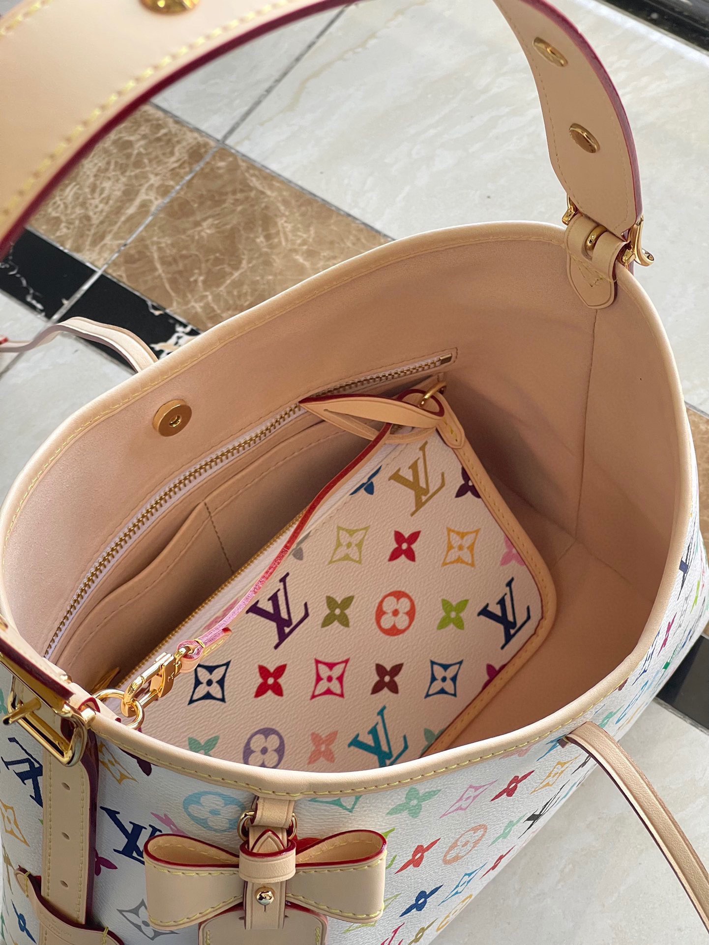 Louis Vuitton Basic Bag Cow Leather M-l