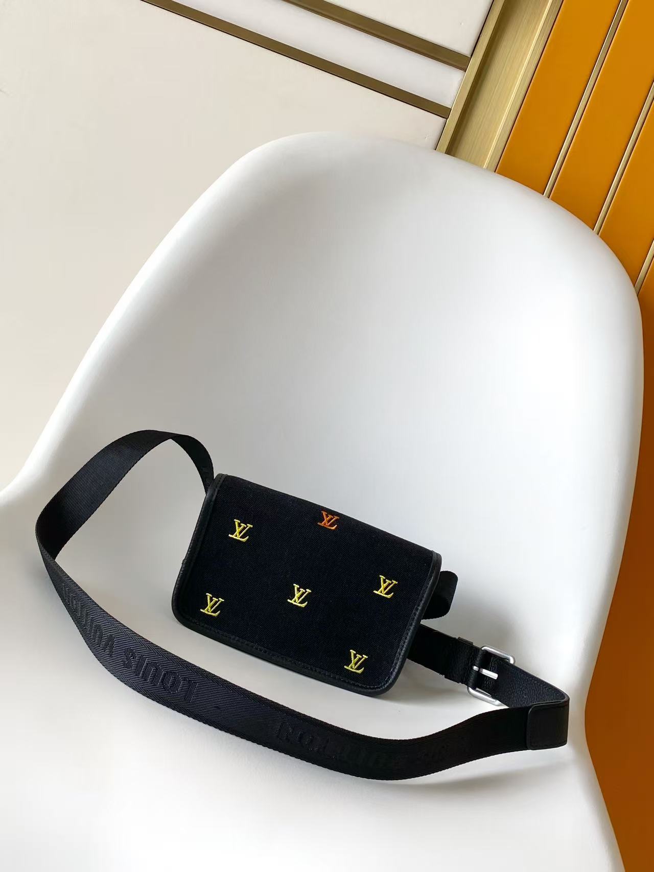 Louis Vuitton Basic Bag Black M-s