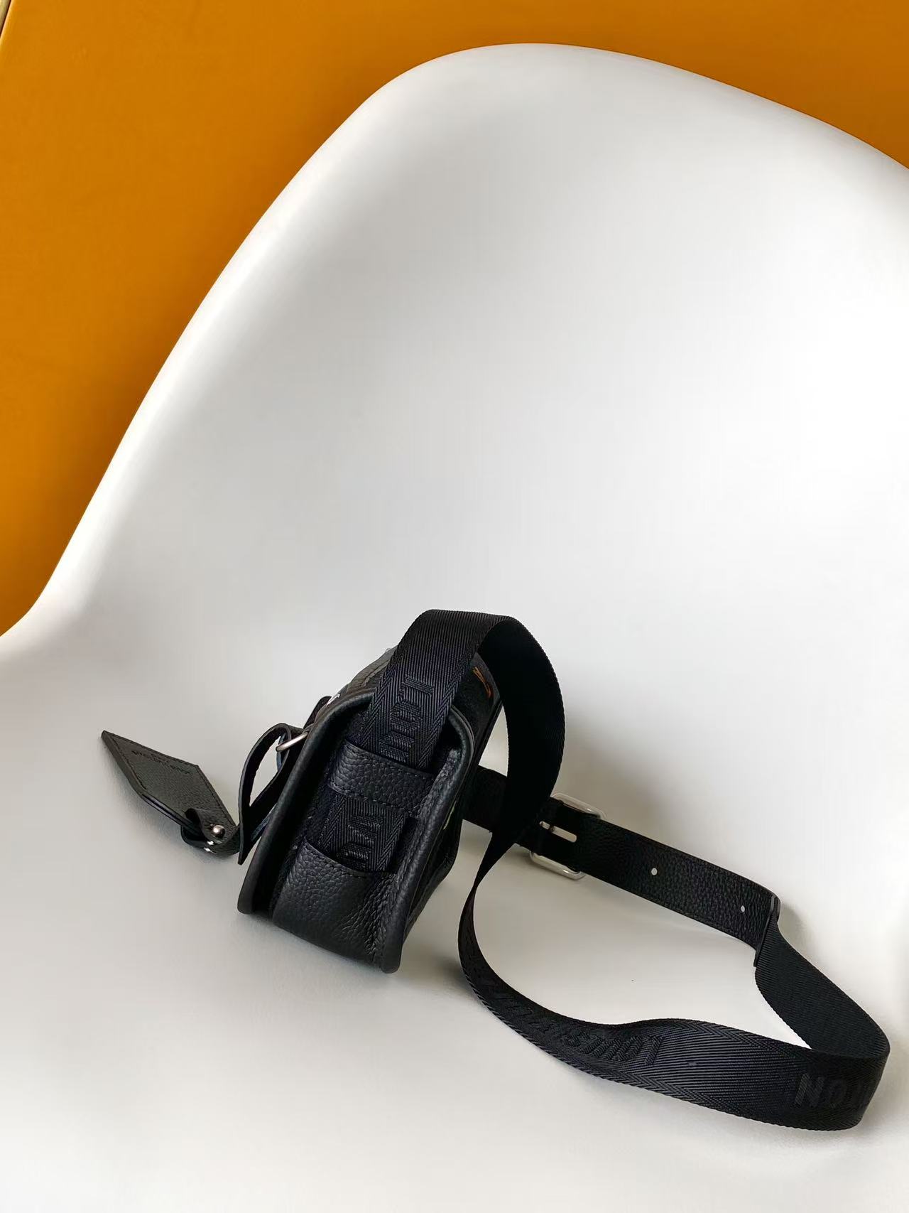 Louis Vuitton Basic Bag Black M-s