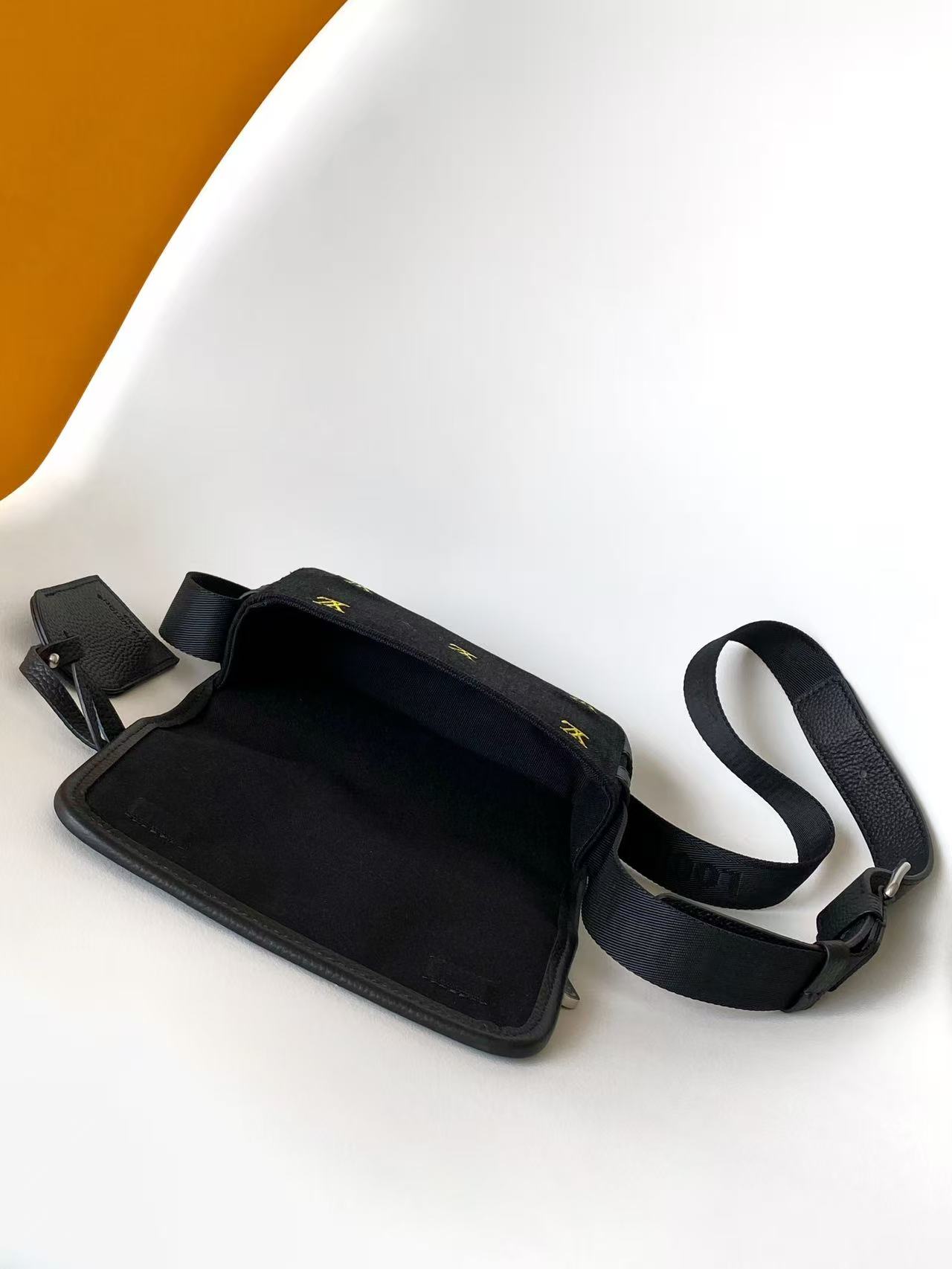 Louis Vuitton Basic Bag Black M-s