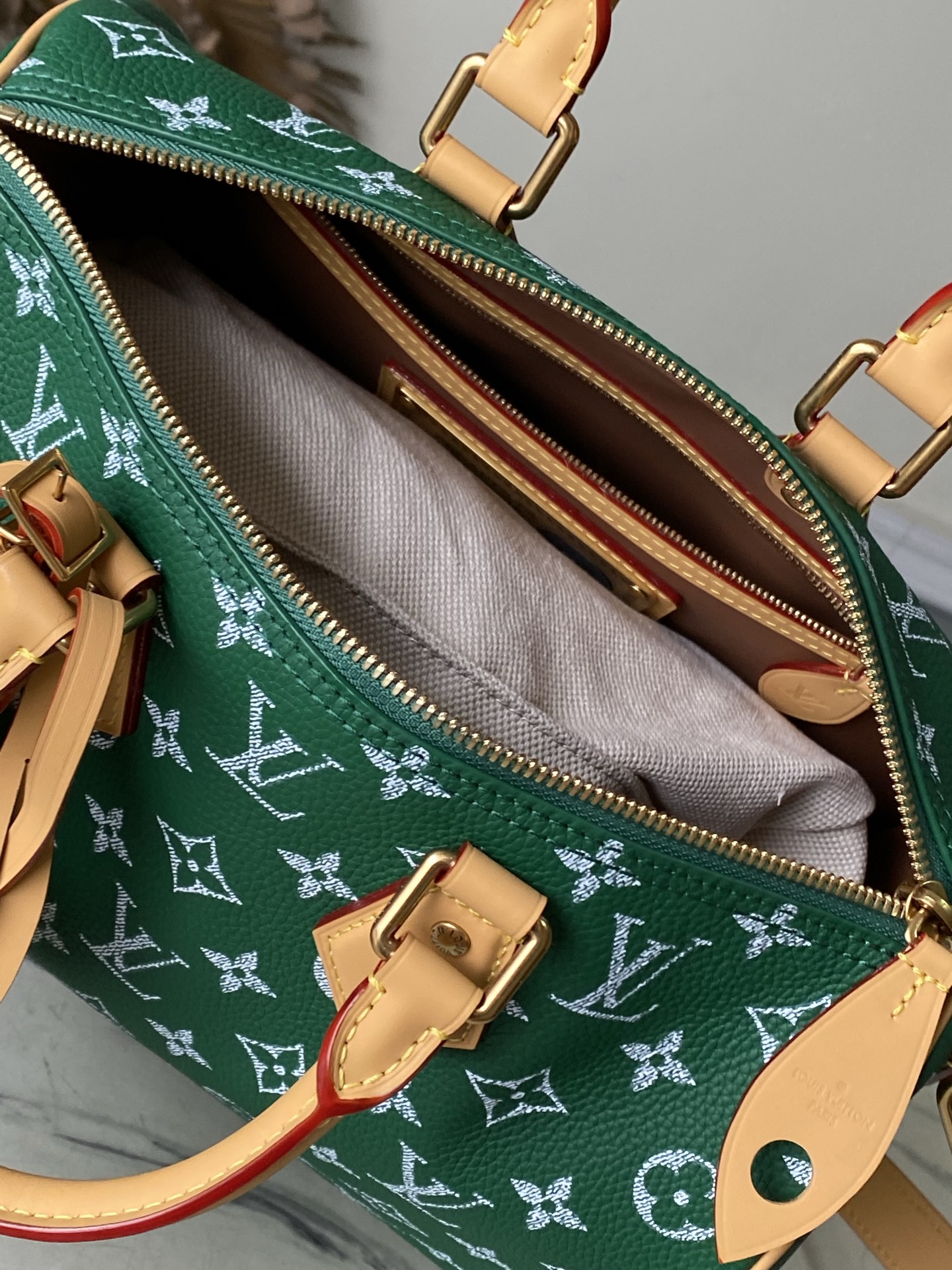 Louis Vuitton Basic Bag Cow Leather Green M-l-s