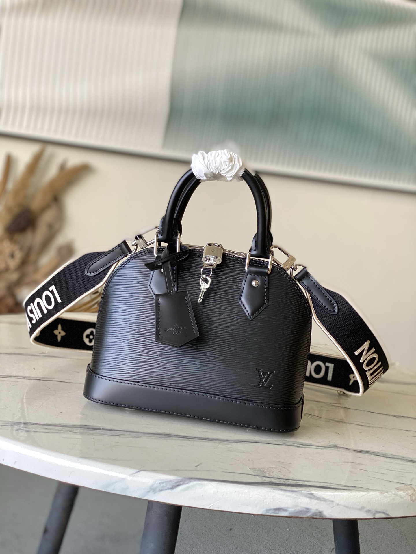 Louis Vuitton Basic Bag M-l-s