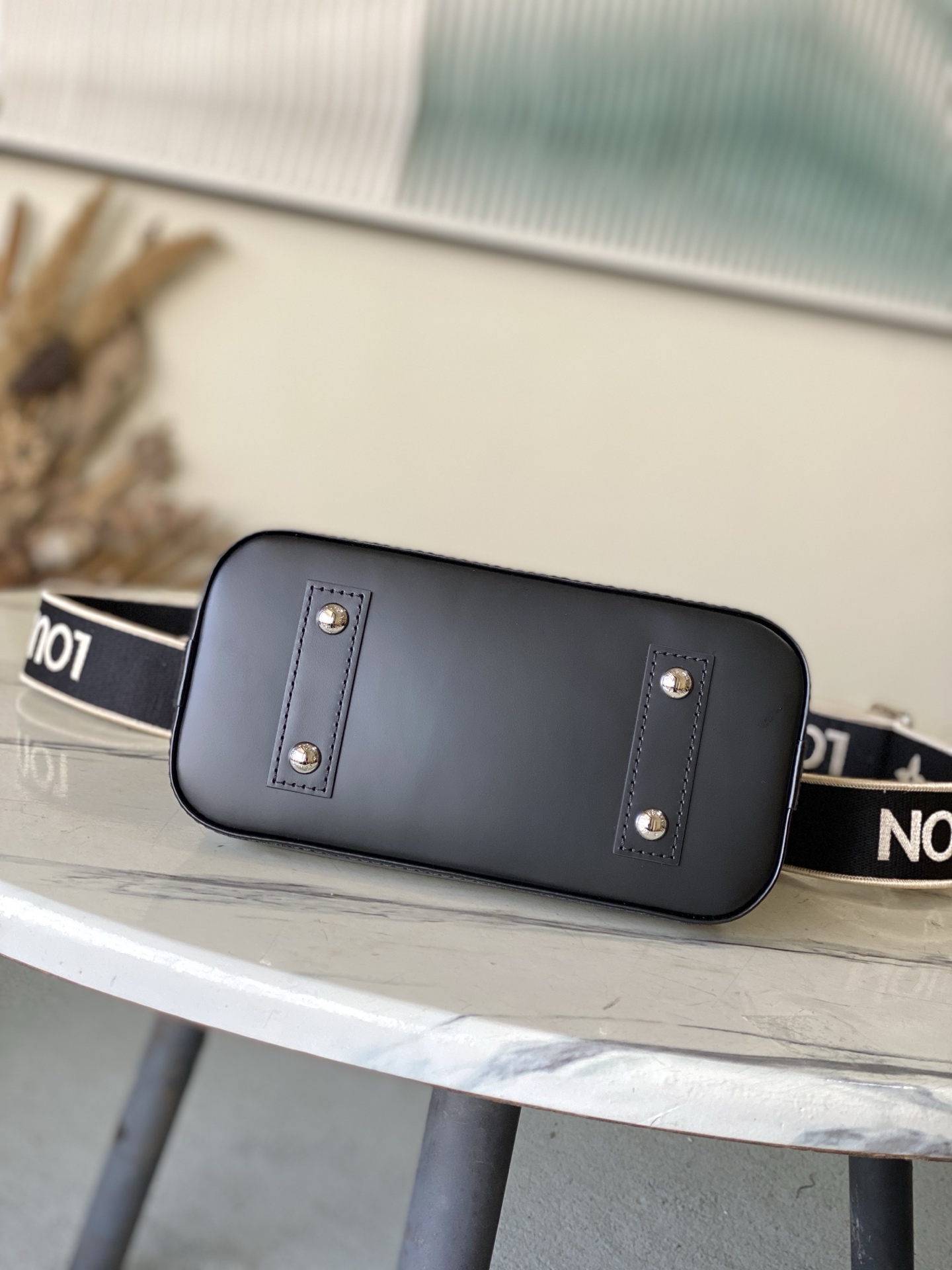 Louis Vuitton Basic Bag M-l-s