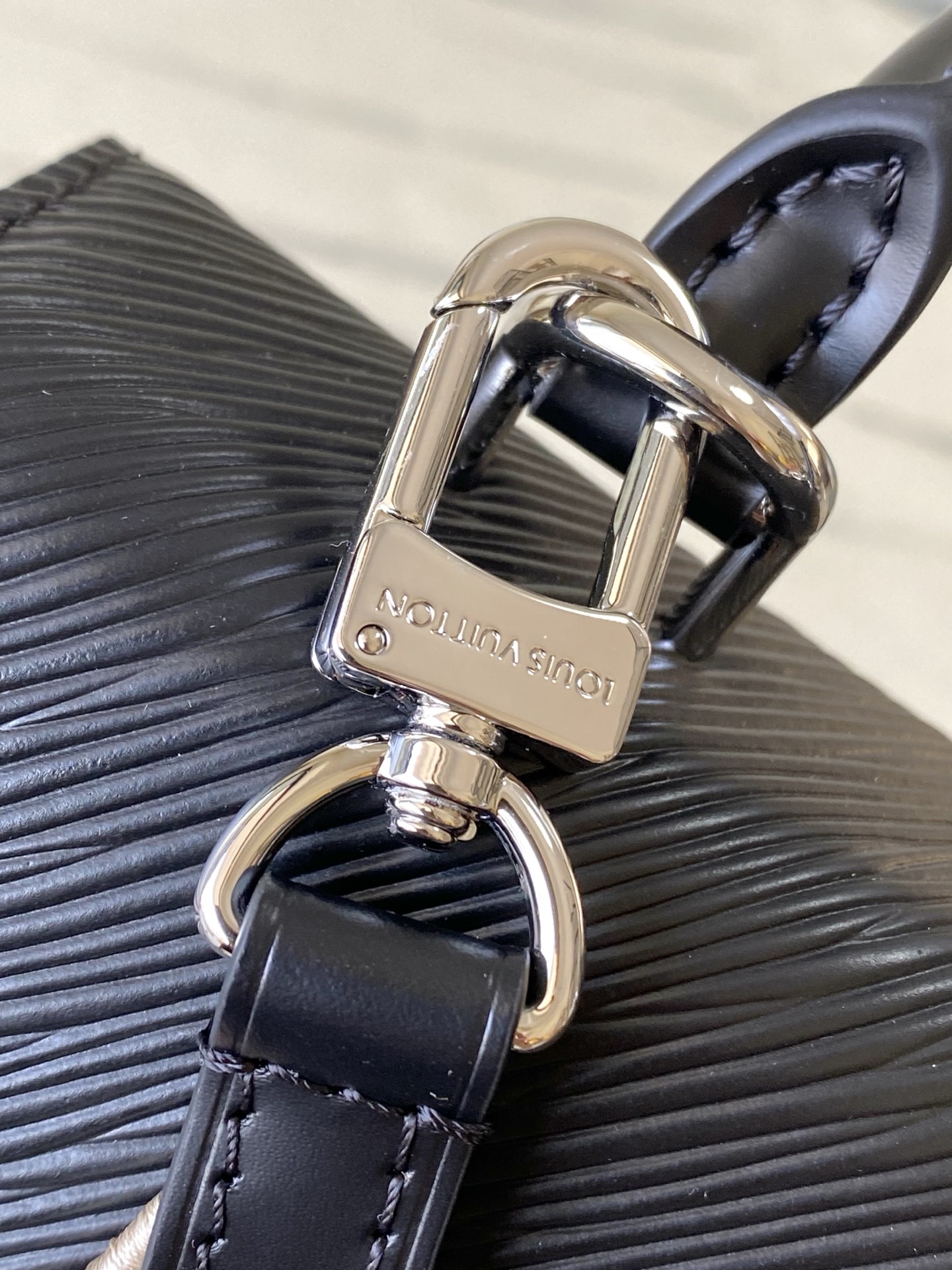 Louis Vuitton Basic Bag Black M-l