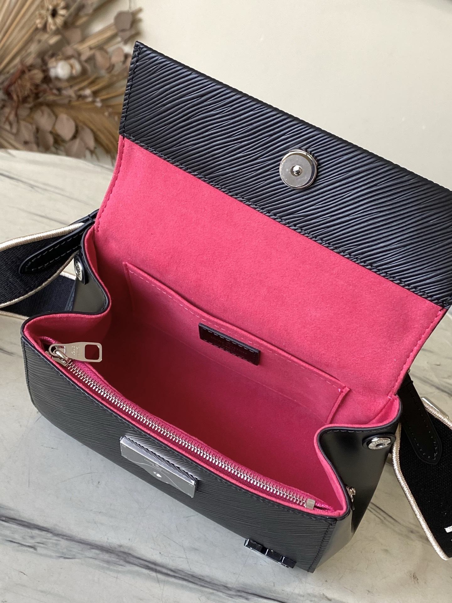 Louis Vuitton Basic Bag Black M-l