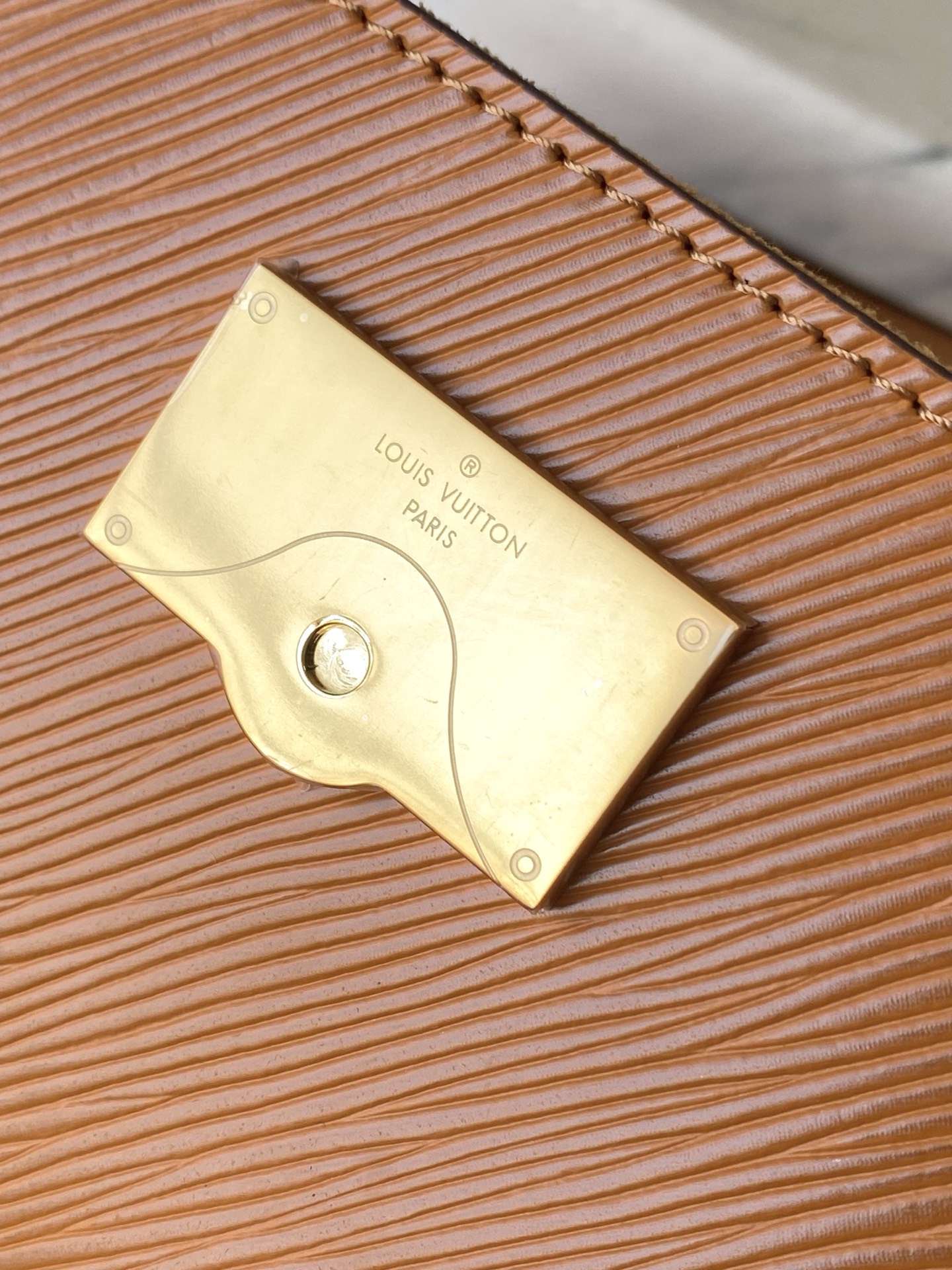 Louis Vuitton Basic Bag M-l