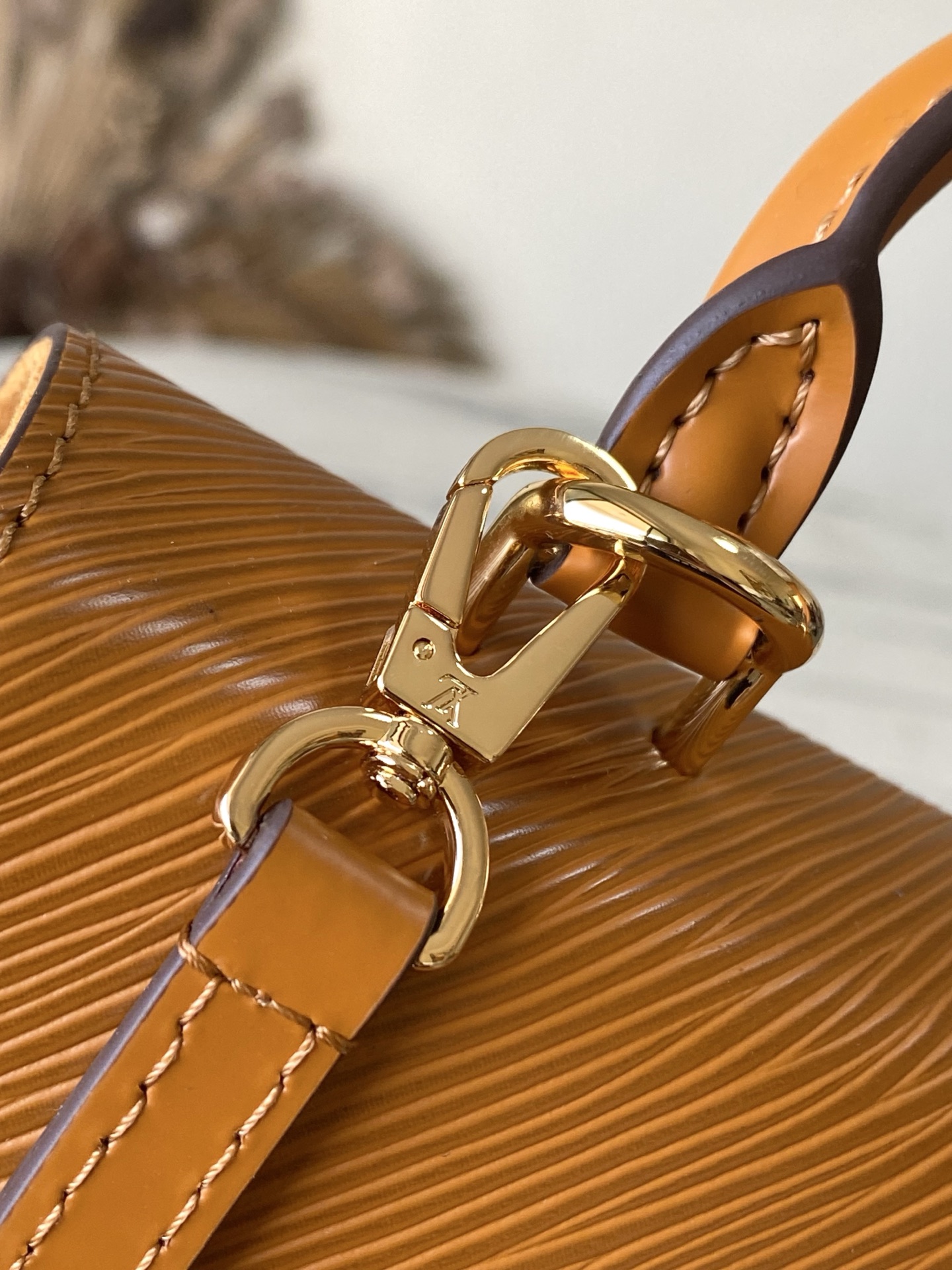 Louis Vuitton Basic Bag M-l