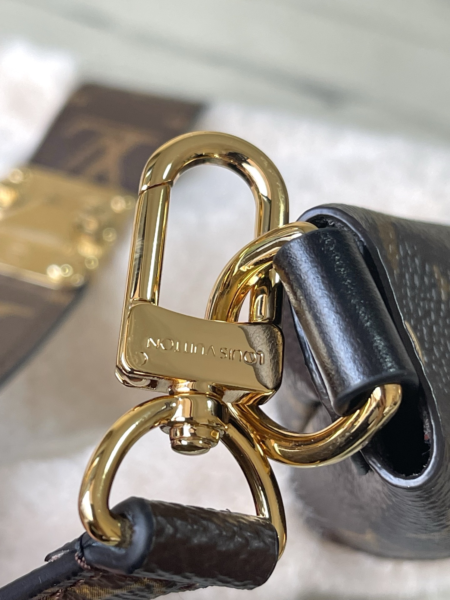 Louis Vuitton Basic Bag Canvas M-l-s