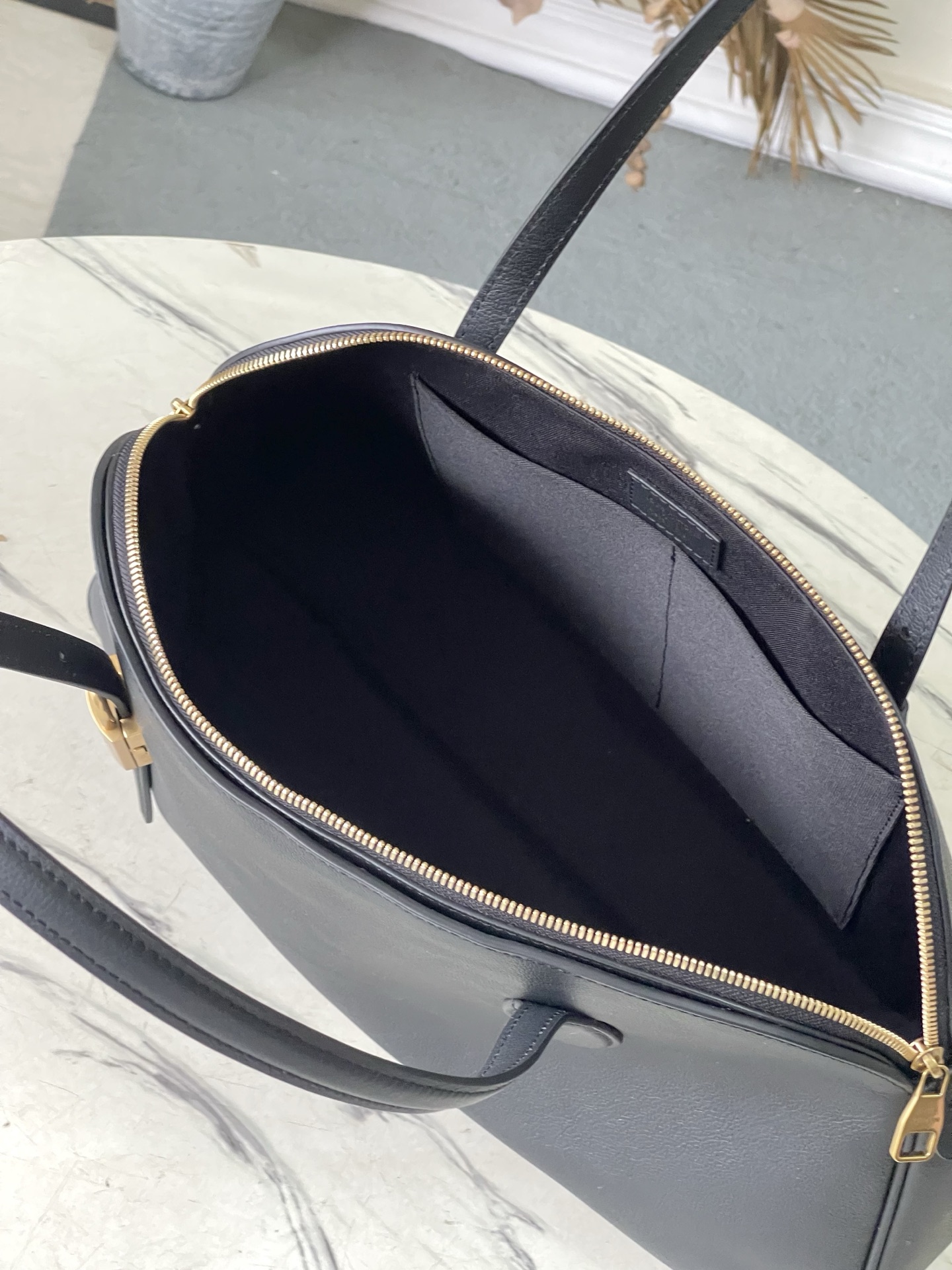 Louis Vuitton Basic Bag Cow Leather Black M-l