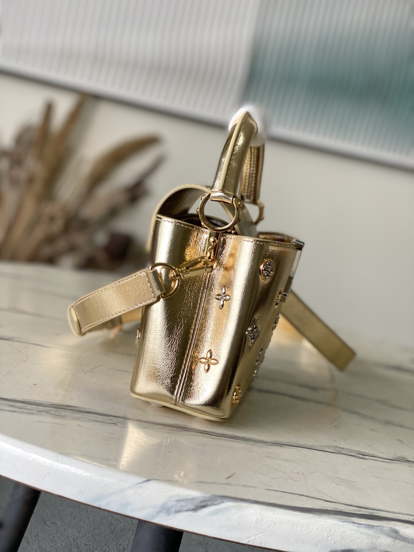 Louis Vuitton Basic Bag Gold M-l-s